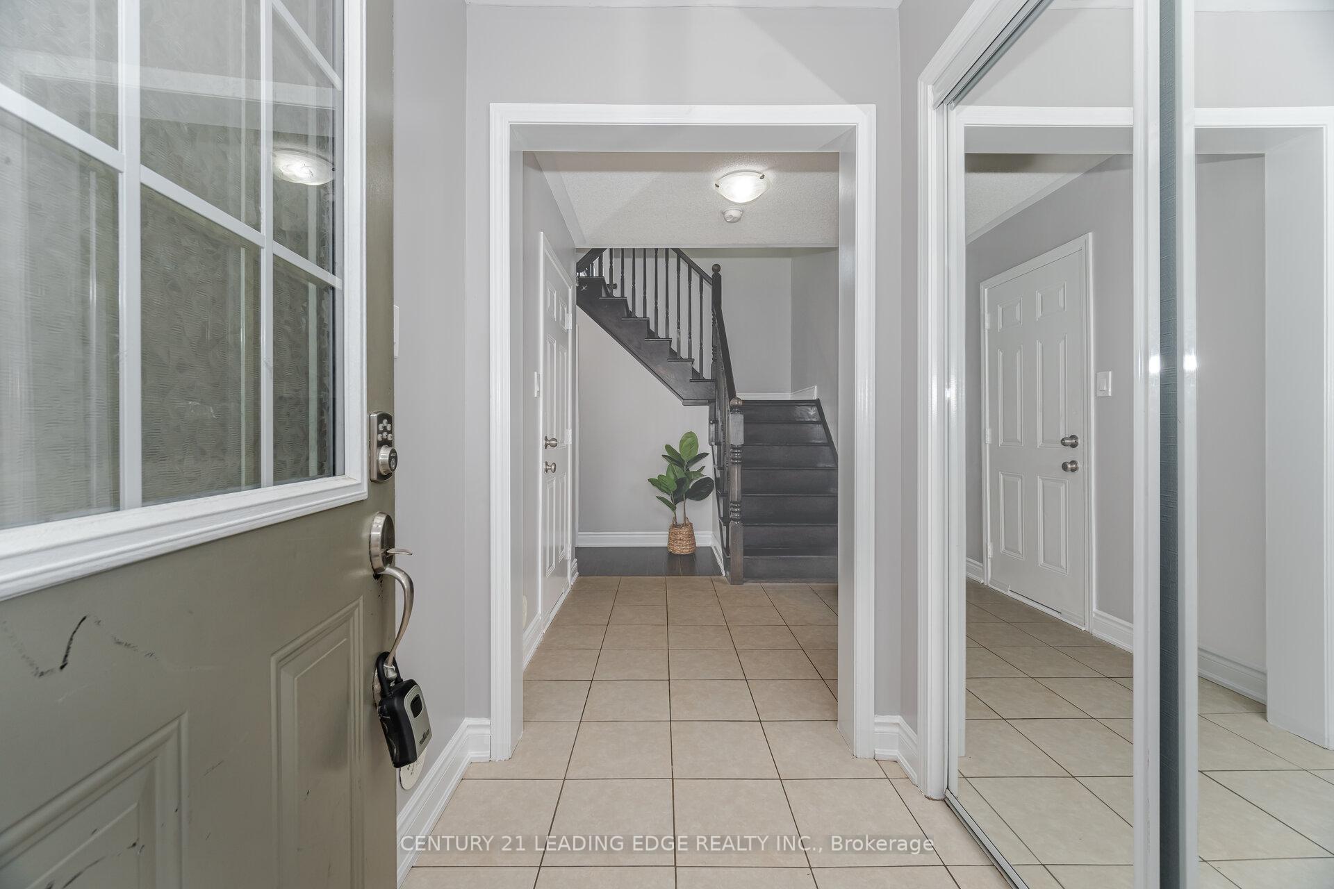 Photo 6 of 42 Memory Lane, Brampton, Northwest Brampton — HOMEH