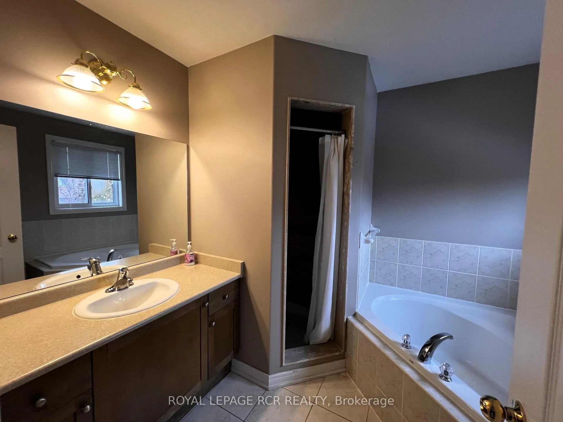 Photo 18 of 45 Buchanan Drive, New Tecumseth, Alliston — HOMEH