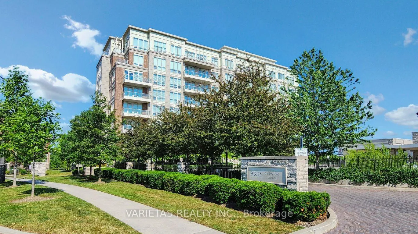 Front of Unit 811, 15 Stollery Pond Crescent