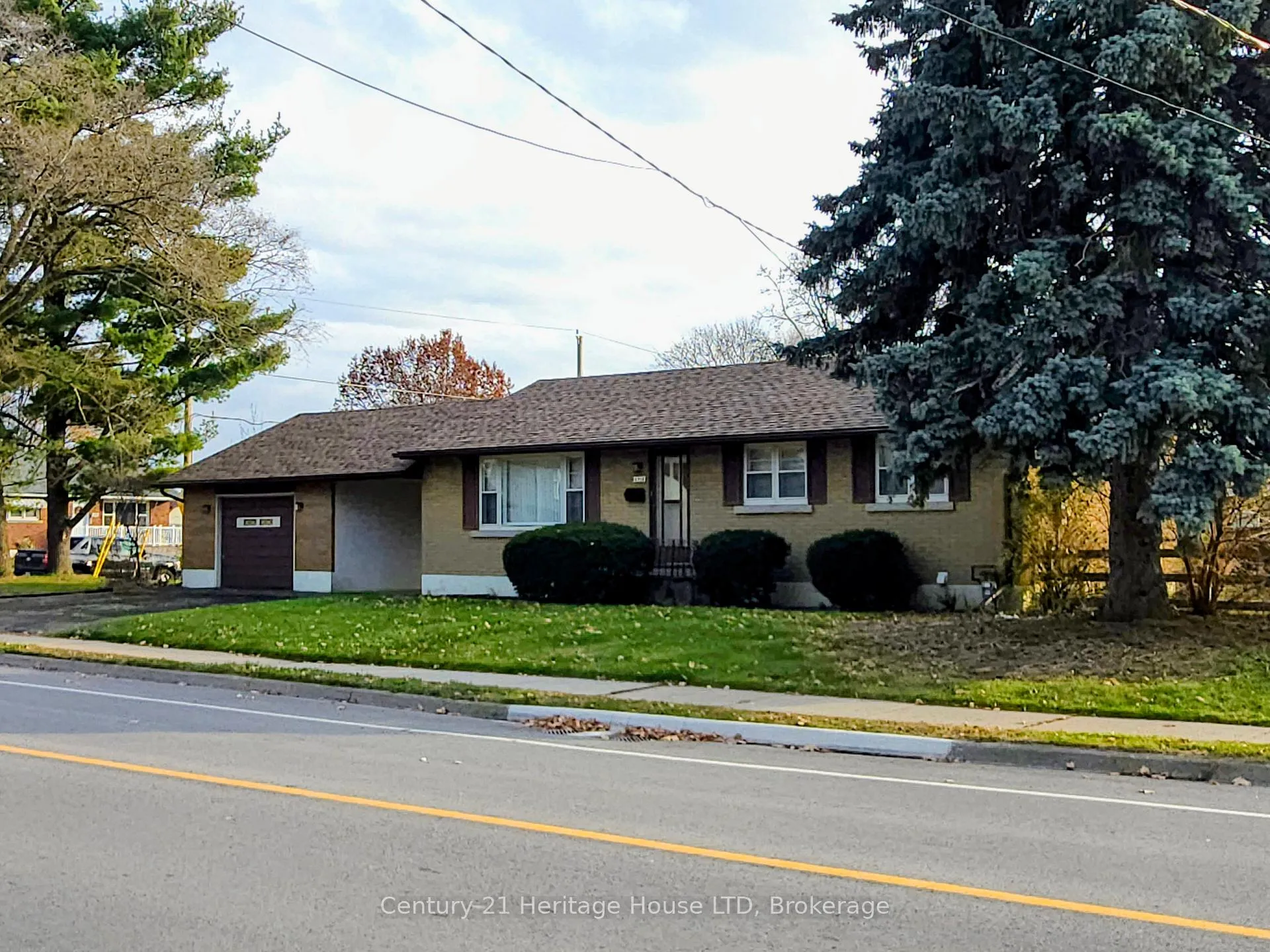 Photo 1 of 6558 Oneil Street, Niagara Falls, Stamford — HOMEH