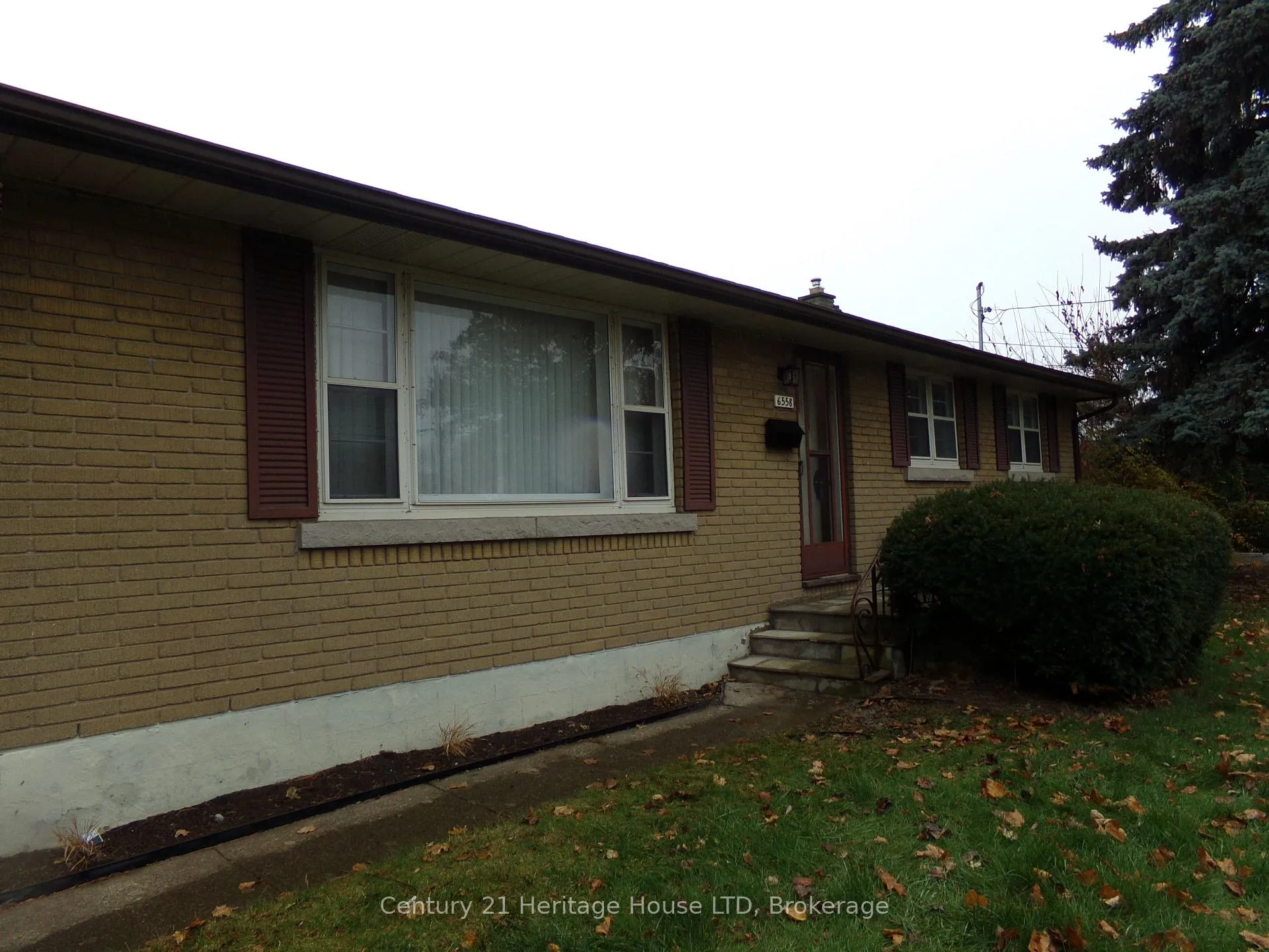 Photo 2 of 6558 Oneil Street, Niagara Falls, Stamford — HOMEH
