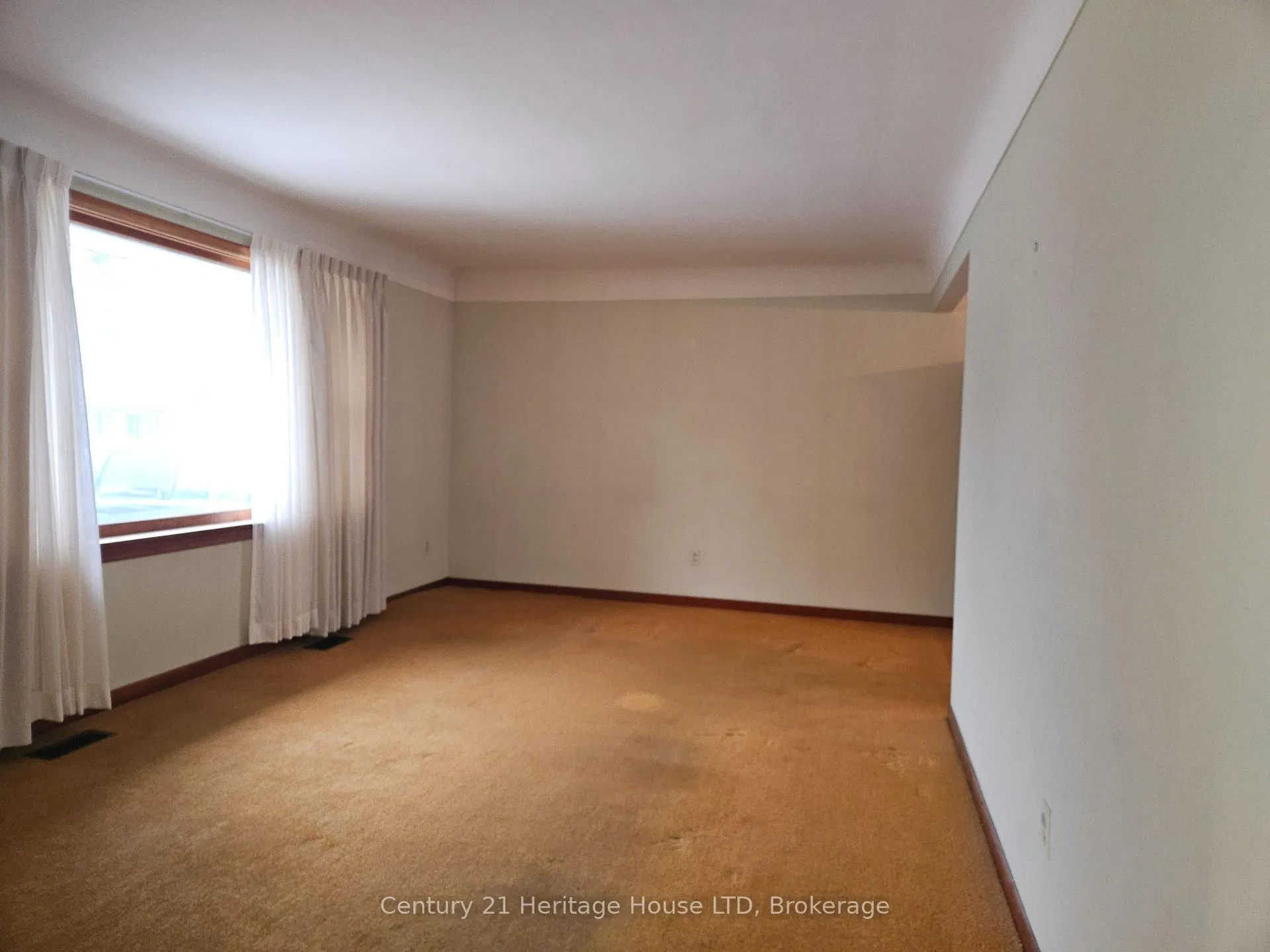 Photo 5 of 6558 Oneil Street, Niagara Falls, Stamford — HOMEH
