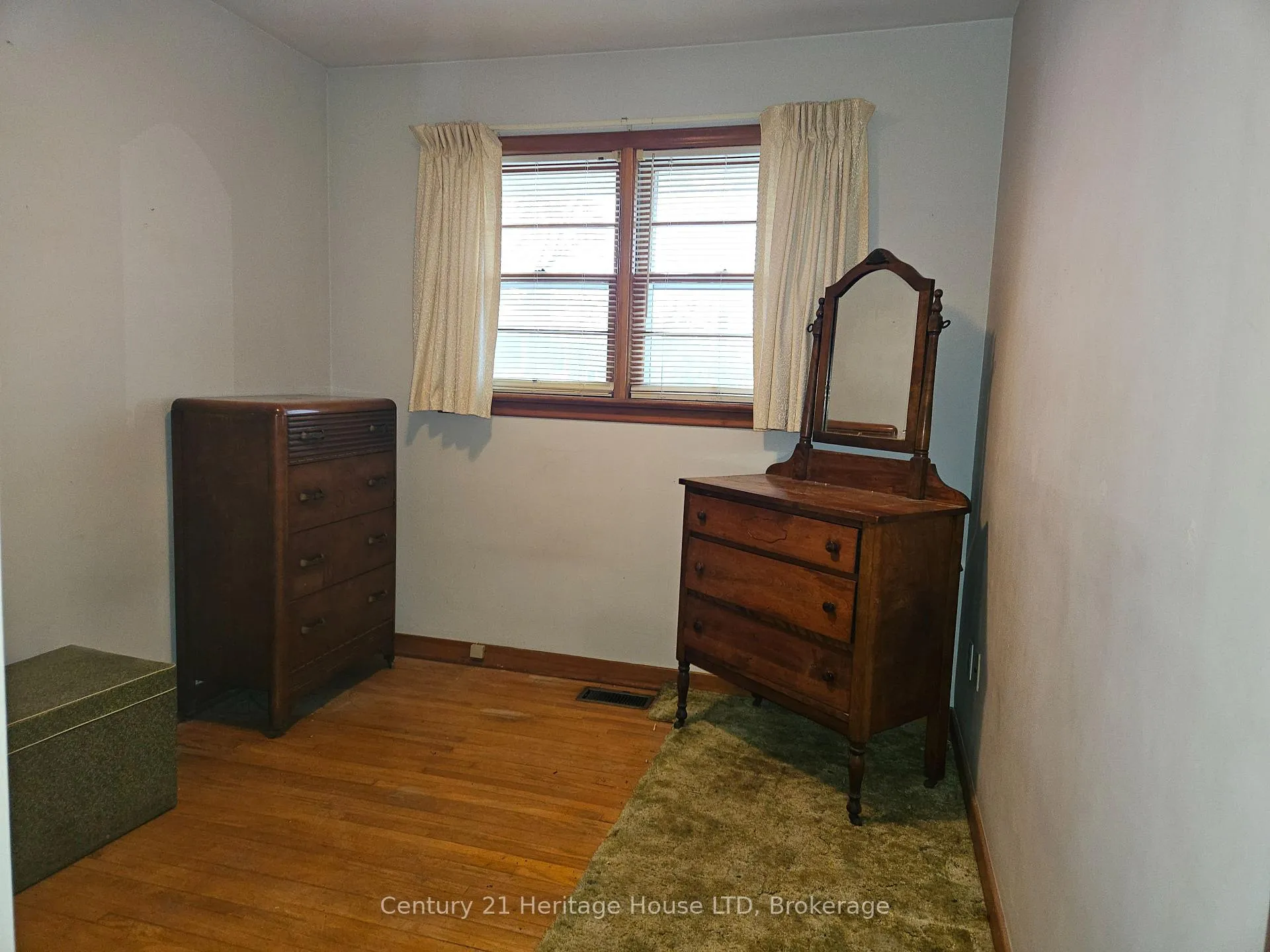 Photo 12 of 6558 Oneil Street, Niagara Falls, Stamford — HOMEH