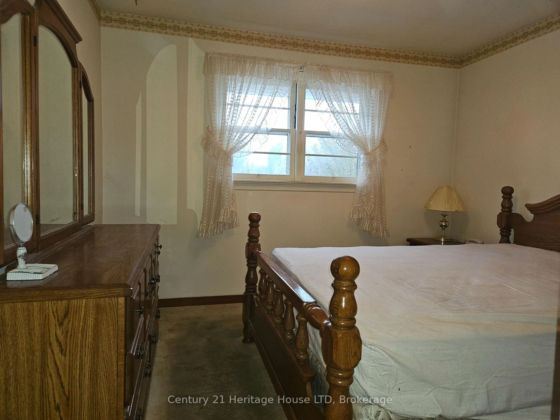 Photo 13 of 6558 Oneil Street, Niagara Falls, Stamford — HOMEH