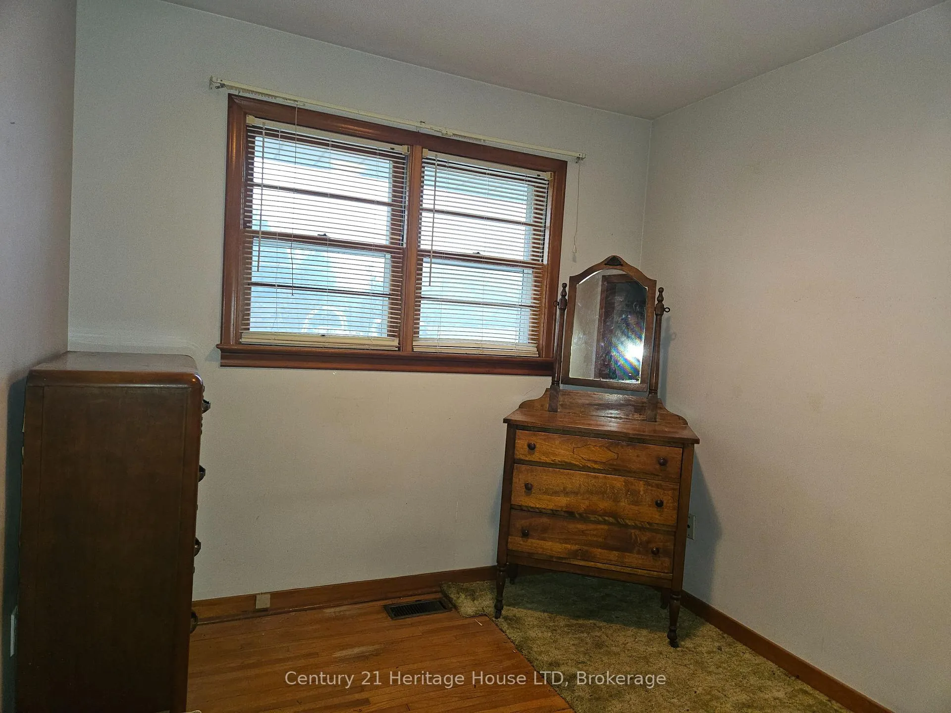 Photo 15 of 6558 Oneil Street, Niagara Falls, Stamford — HOMEH