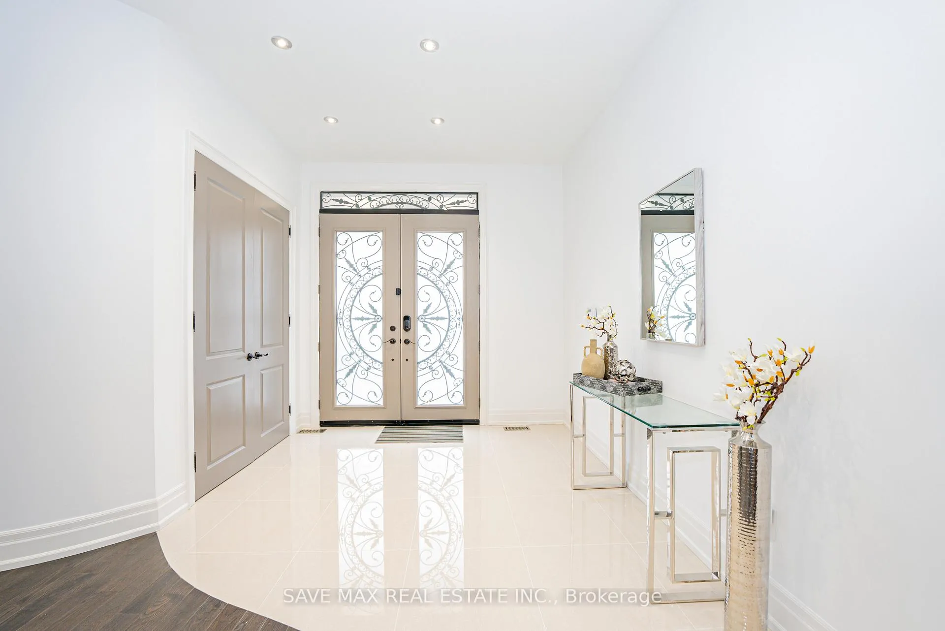 Photo 3 of 23 Hillcrest Avenue, Brampton, Queen Street Corridor — HOMEH