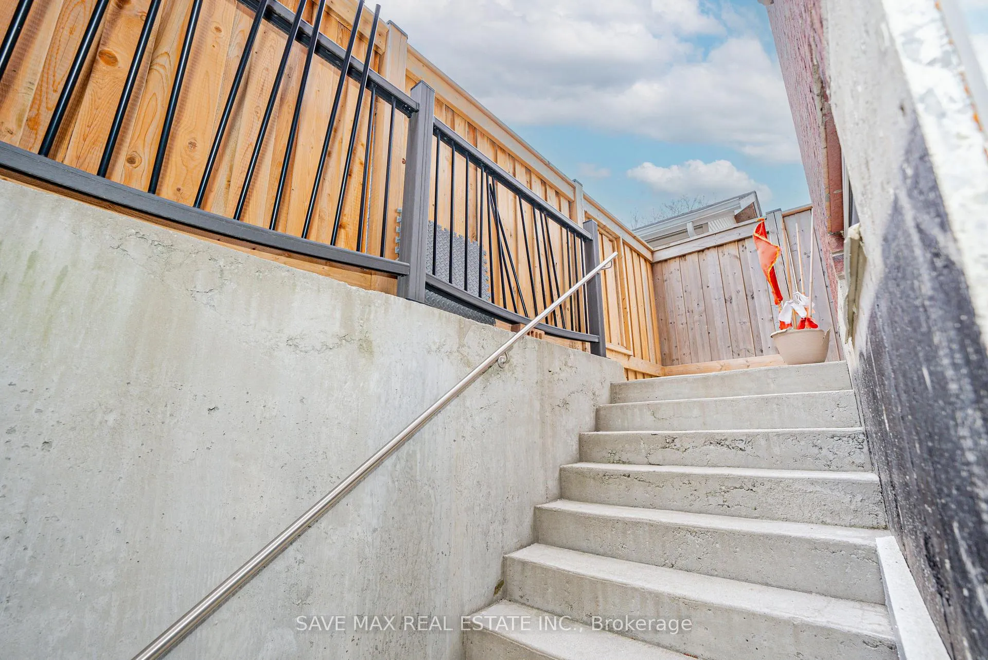 Photo 38 of 23 Hillcrest Avenue, Brampton, Queen Street Corridor — HOMEH