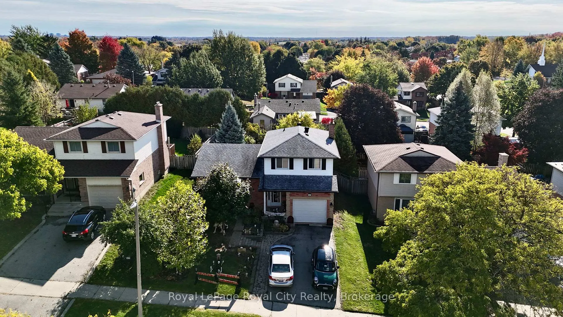 Photo 1 of 40 Shoemaker Crescent, Guelph, Willow West/Sugarbush/West Acres — HOMEH