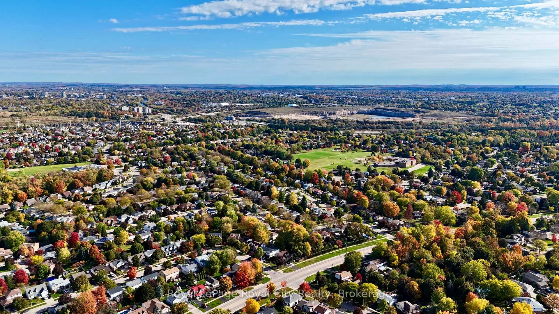 Photo 5 of 40 Shoemaker Crescent, Guelph, Willow West/Sugarbush/West Acres — HOMEH