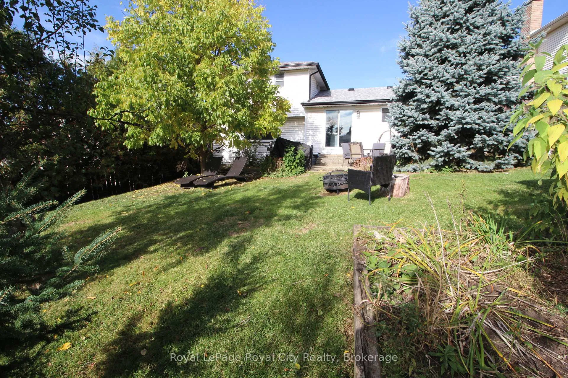 Photo 10 of 40 Shoemaker Crescent, Guelph, Willow West/Sugarbush/West Acres — HOMEH
