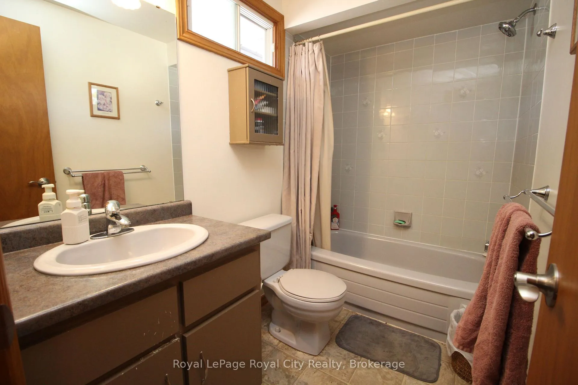 Photo 13 of 40 Shoemaker Crescent, Guelph, Willow West/Sugarbush/West Acres — HOMEH