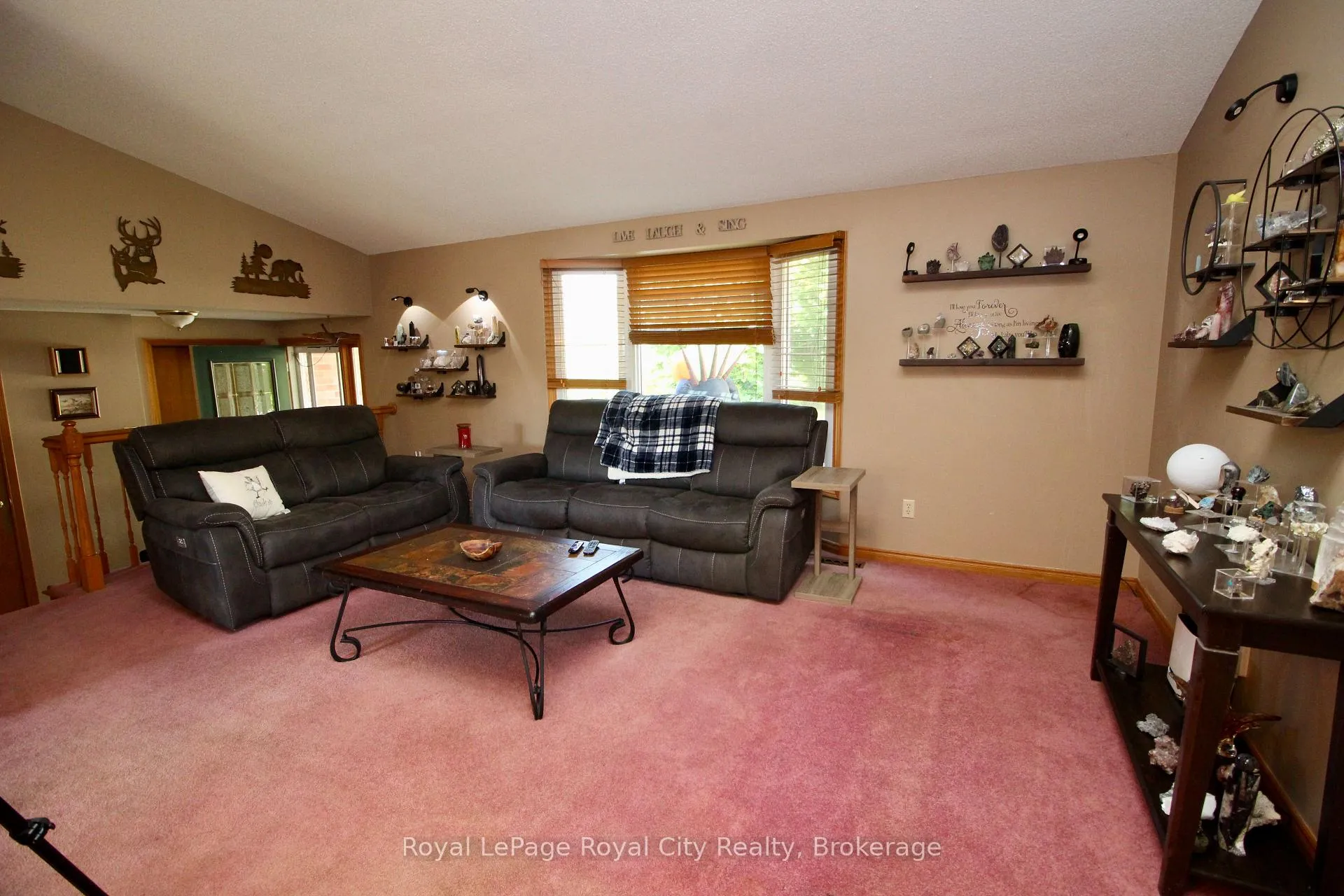 Photo 23 of 40 Shoemaker Crescent, Guelph, Willow West/Sugarbush/West Acres — HOMEH