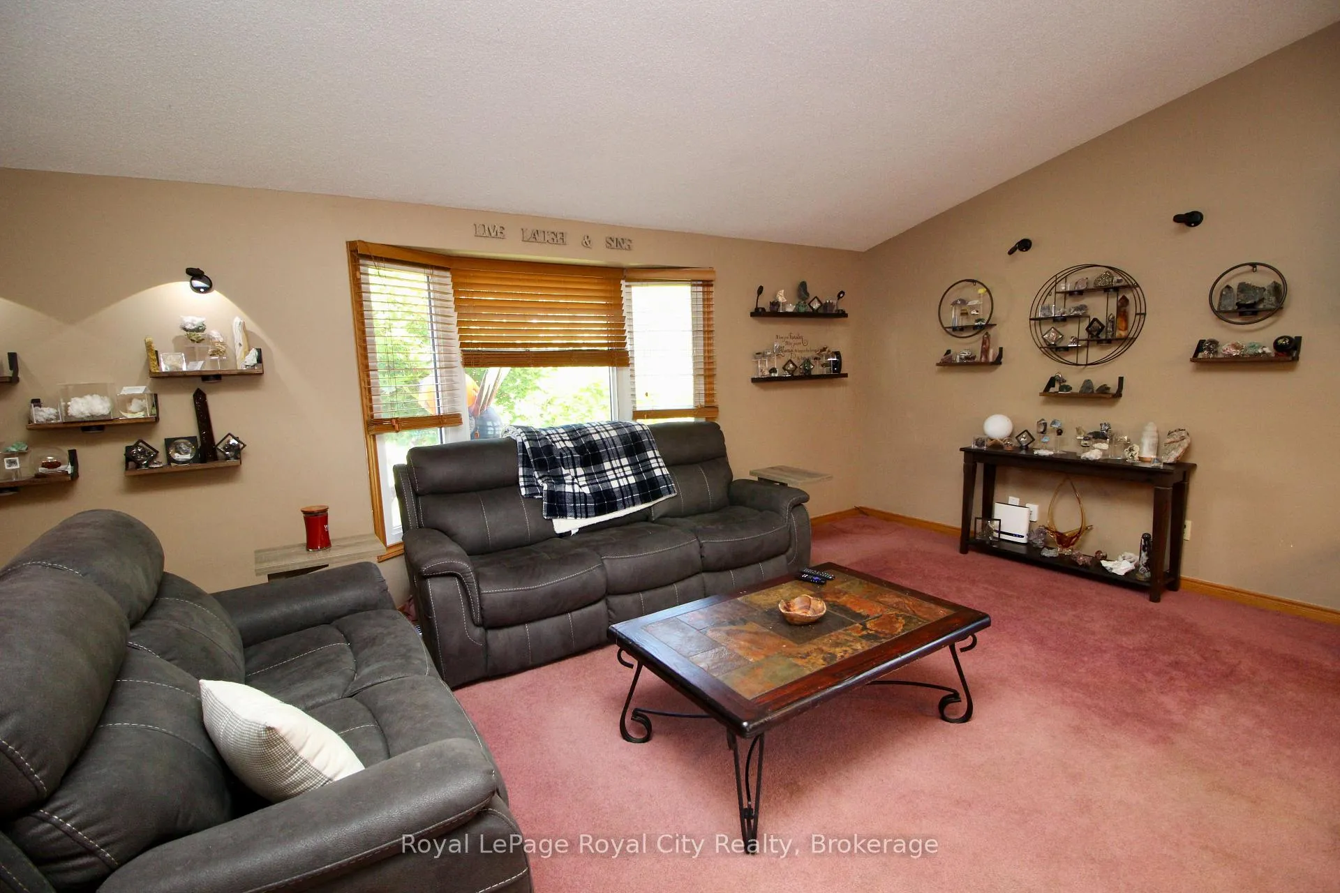 Photo 24 of 40 Shoemaker Crescent, Guelph, Willow West/Sugarbush/West Acres — HOMEH