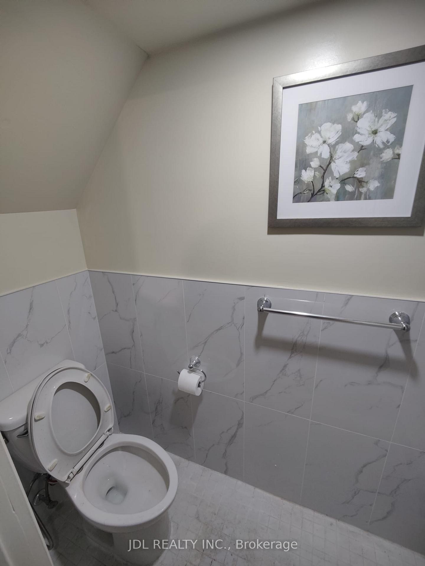 Photo 10 of 11 Tordale Crescent, Scarborough, Bendale — HOMEH