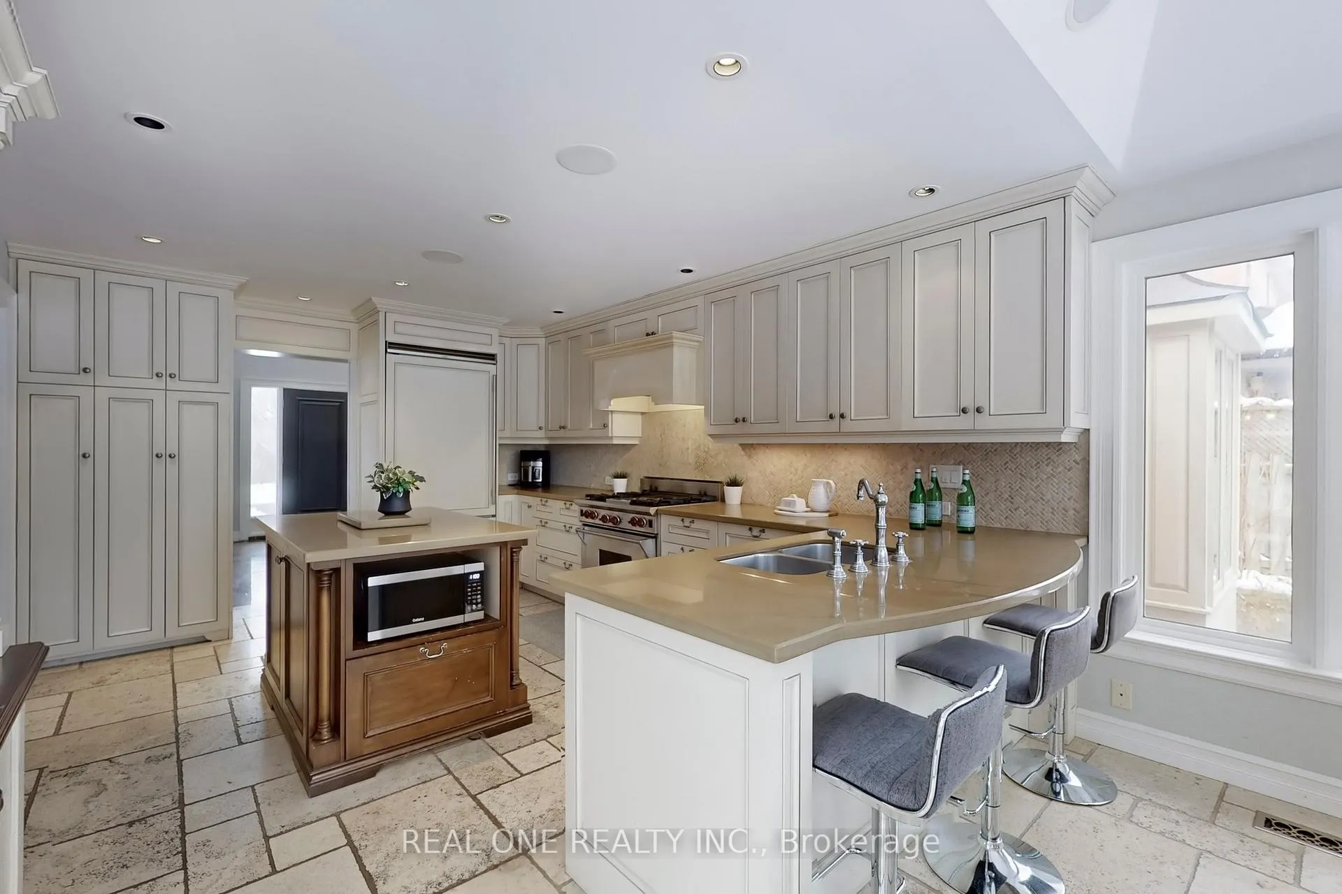 Photo 13 of 27 Aitken Circle, Markham, Unionville — HOMEH
