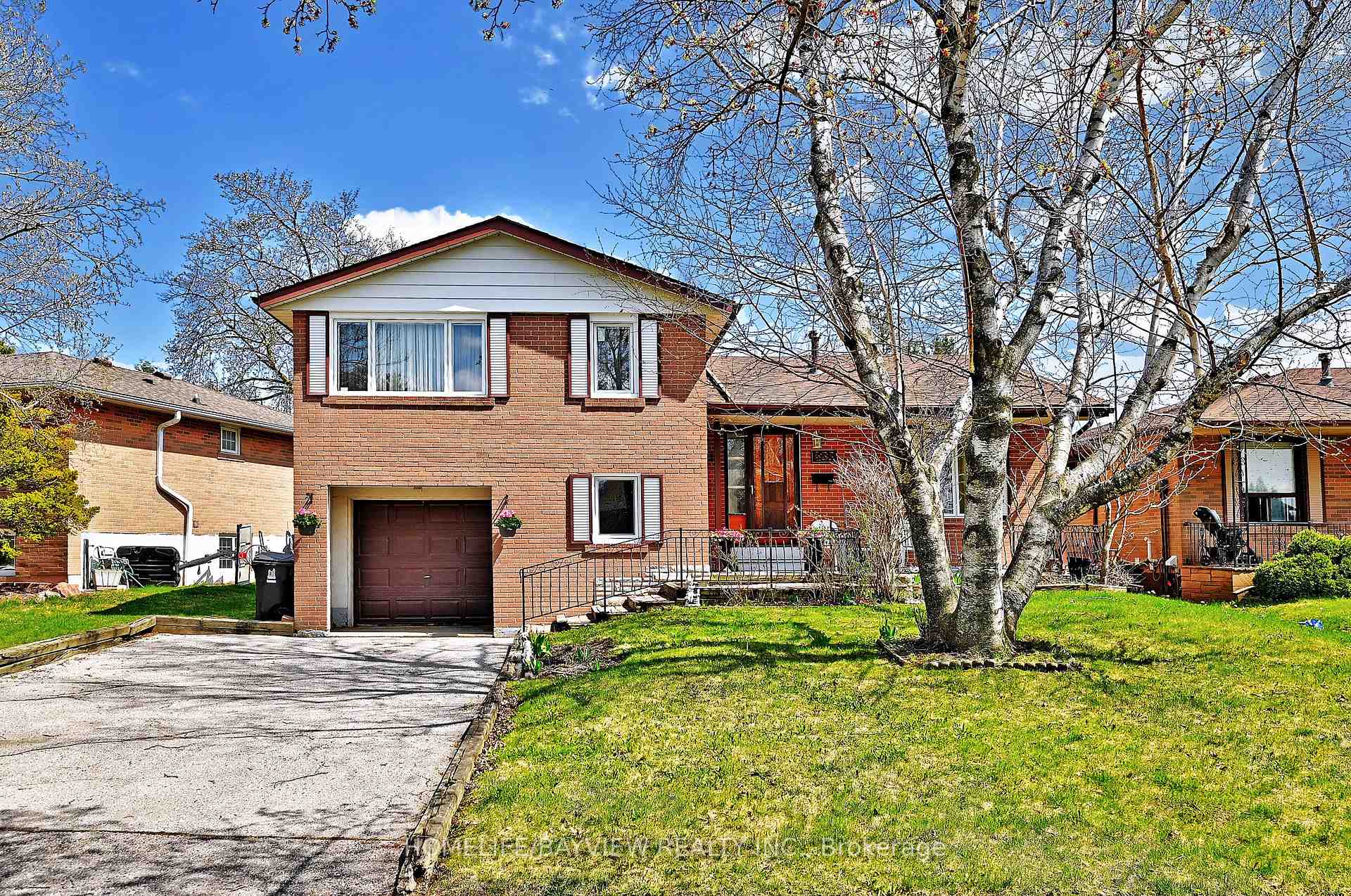 Photo 1 of 433 Brimorton Drive, Scarborough, Woburn — HOMEH