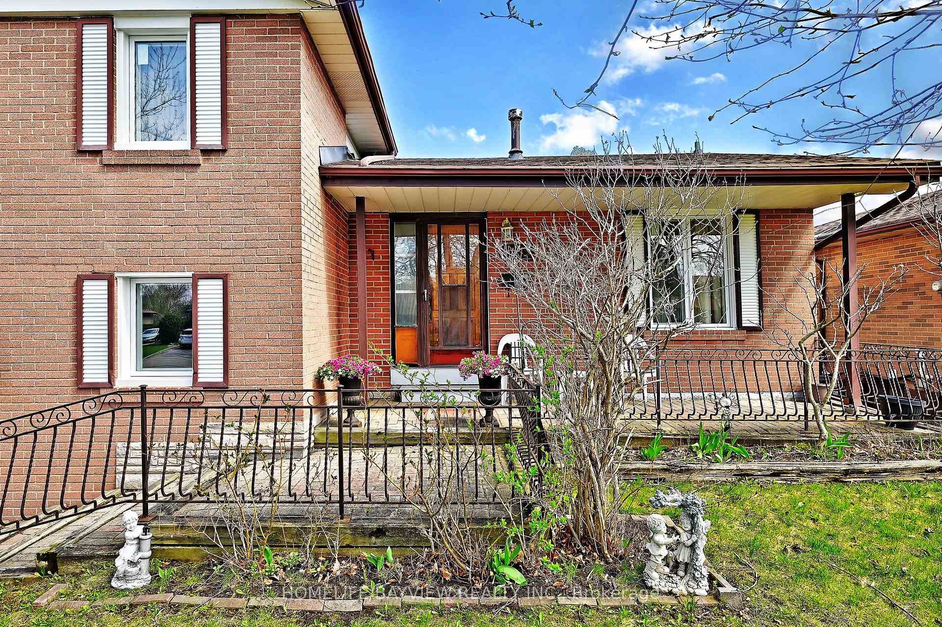 Photo 2 of 433 Brimorton Drive, Scarborough, Woburn — HOMEH