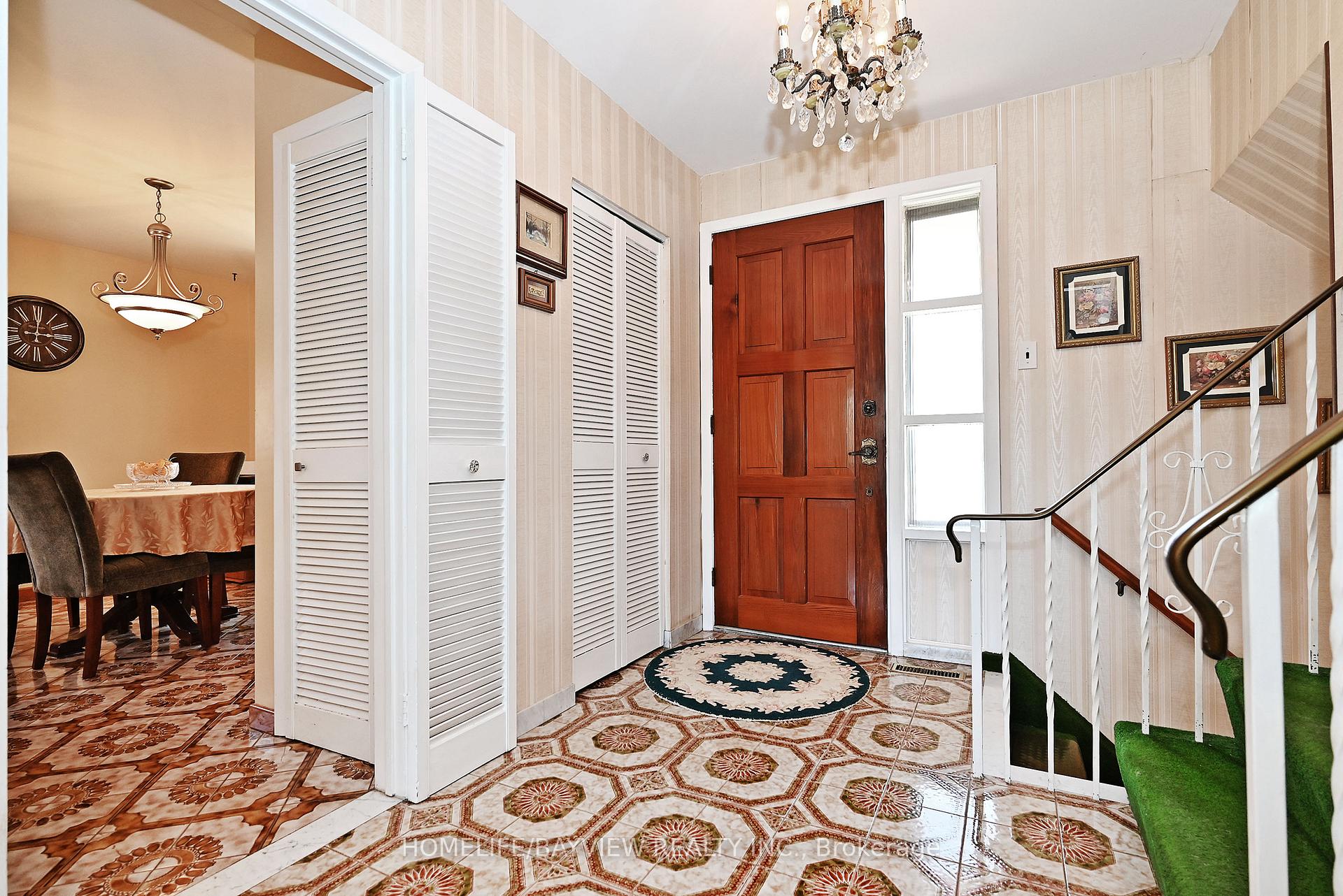 Photo 5 of 433 Brimorton Drive, Scarborough, Woburn — HOMEH