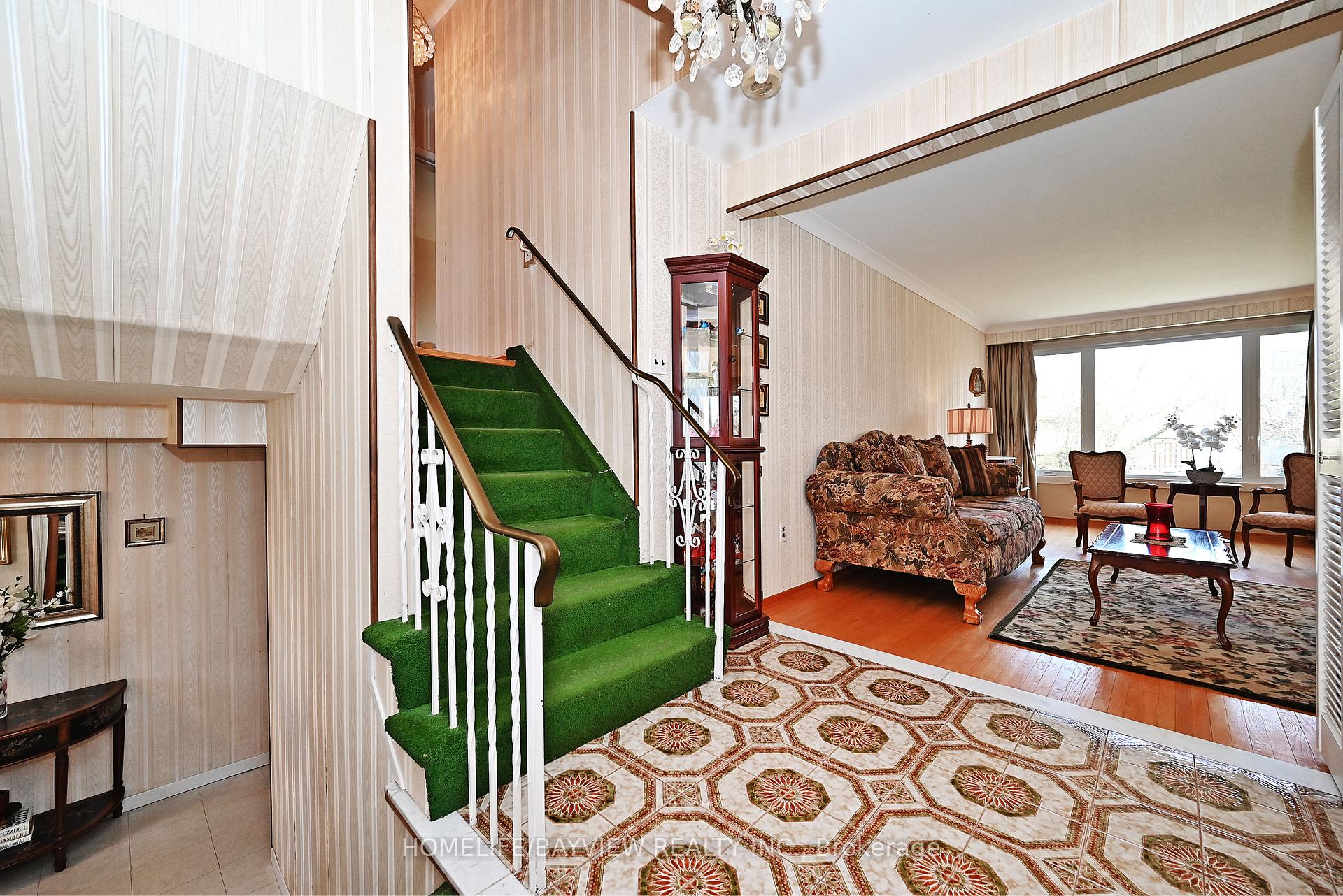 Photo 6 of 433 Brimorton Drive, Scarborough, Woburn — HOMEH