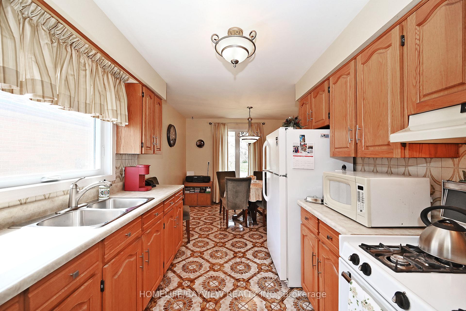 Photo 11 of 433 Brimorton Drive, Scarborough, Woburn — HOMEH