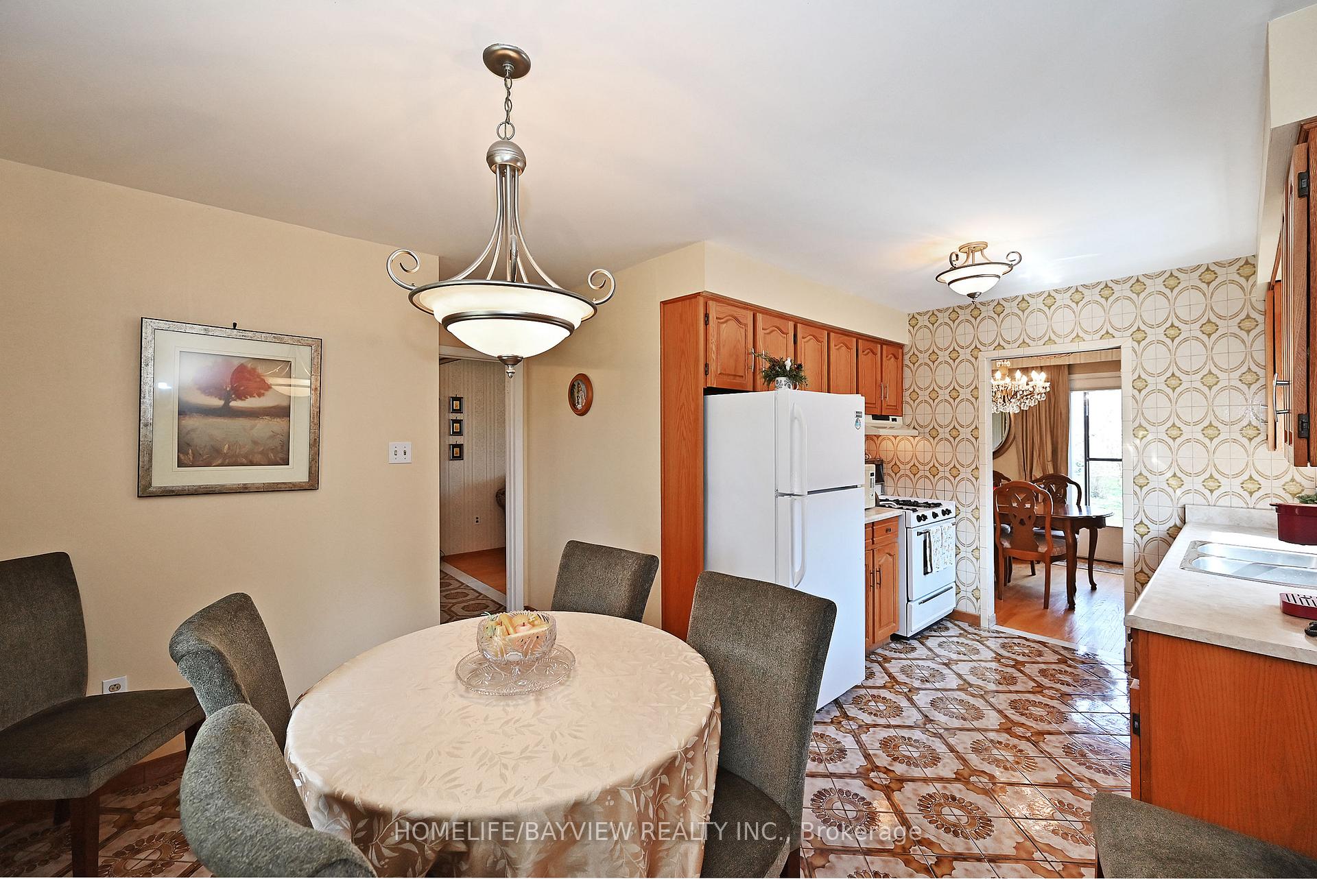 Photo 13 of 433 Brimorton Drive, Scarborough, Woburn — HOMEH