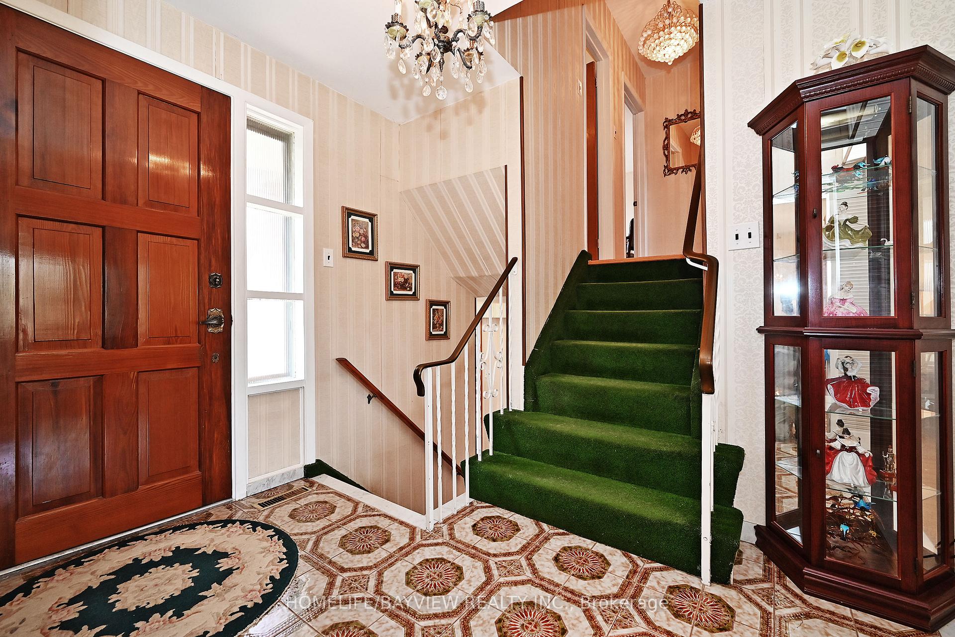 Photo 14 of 433 Brimorton Drive, Scarborough, Woburn — HOMEH