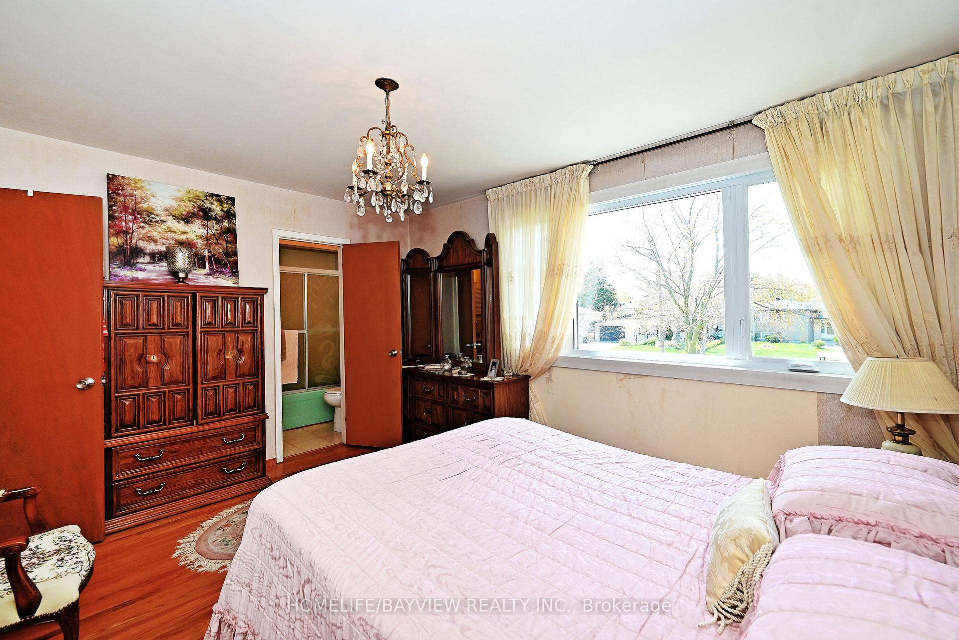 Photo 17 of 433 Brimorton Drive, Scarborough, Woburn — HOMEH