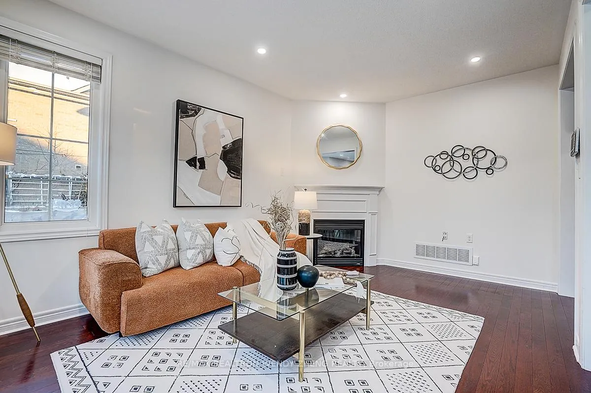 Photo 11 of 12 Scheel Drive, Markham, Greensborough — HOMEH
