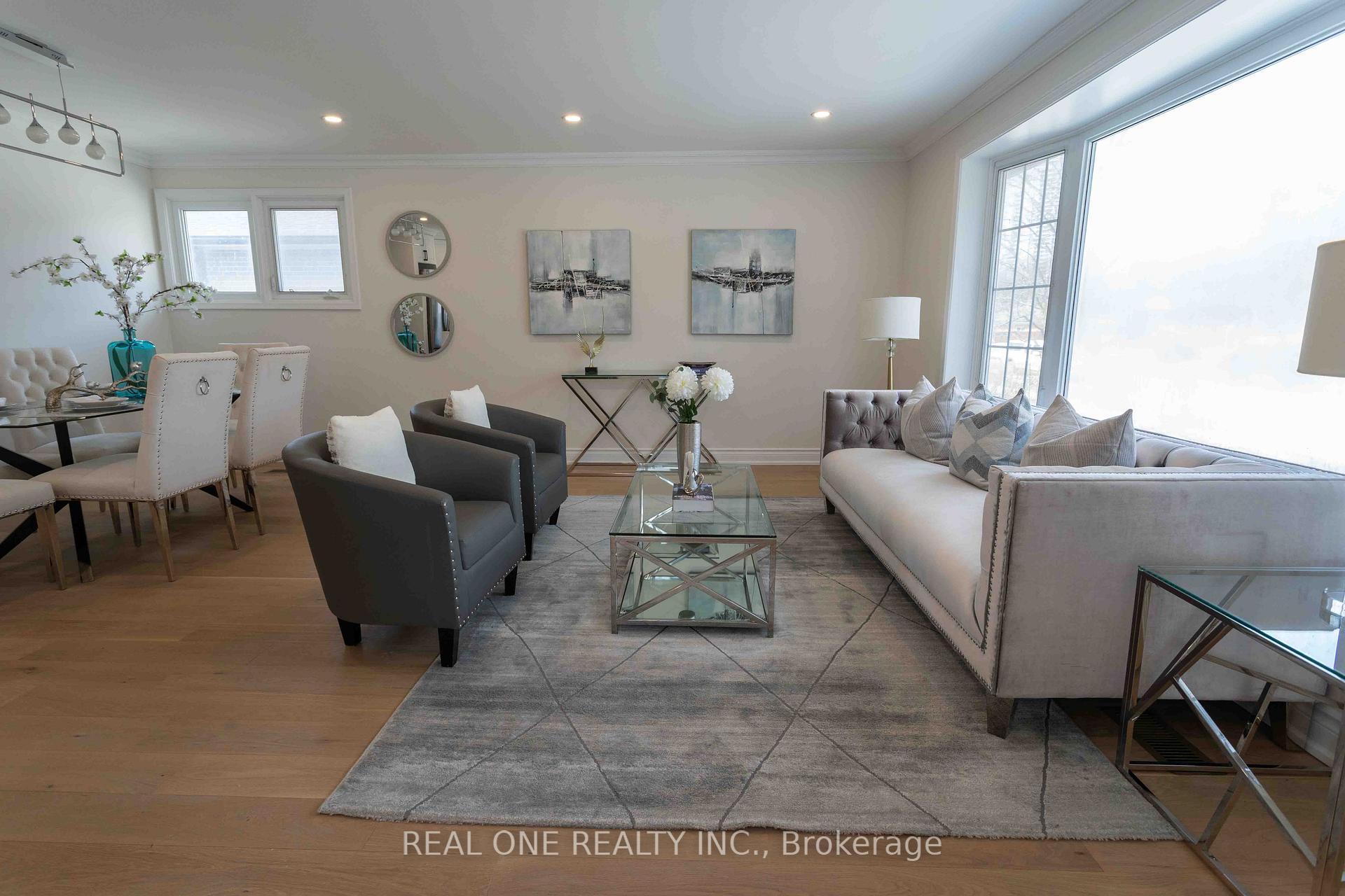 Photo 3 of 12 Wincrest Drive, Scarborough, Bendale — HOMEH
