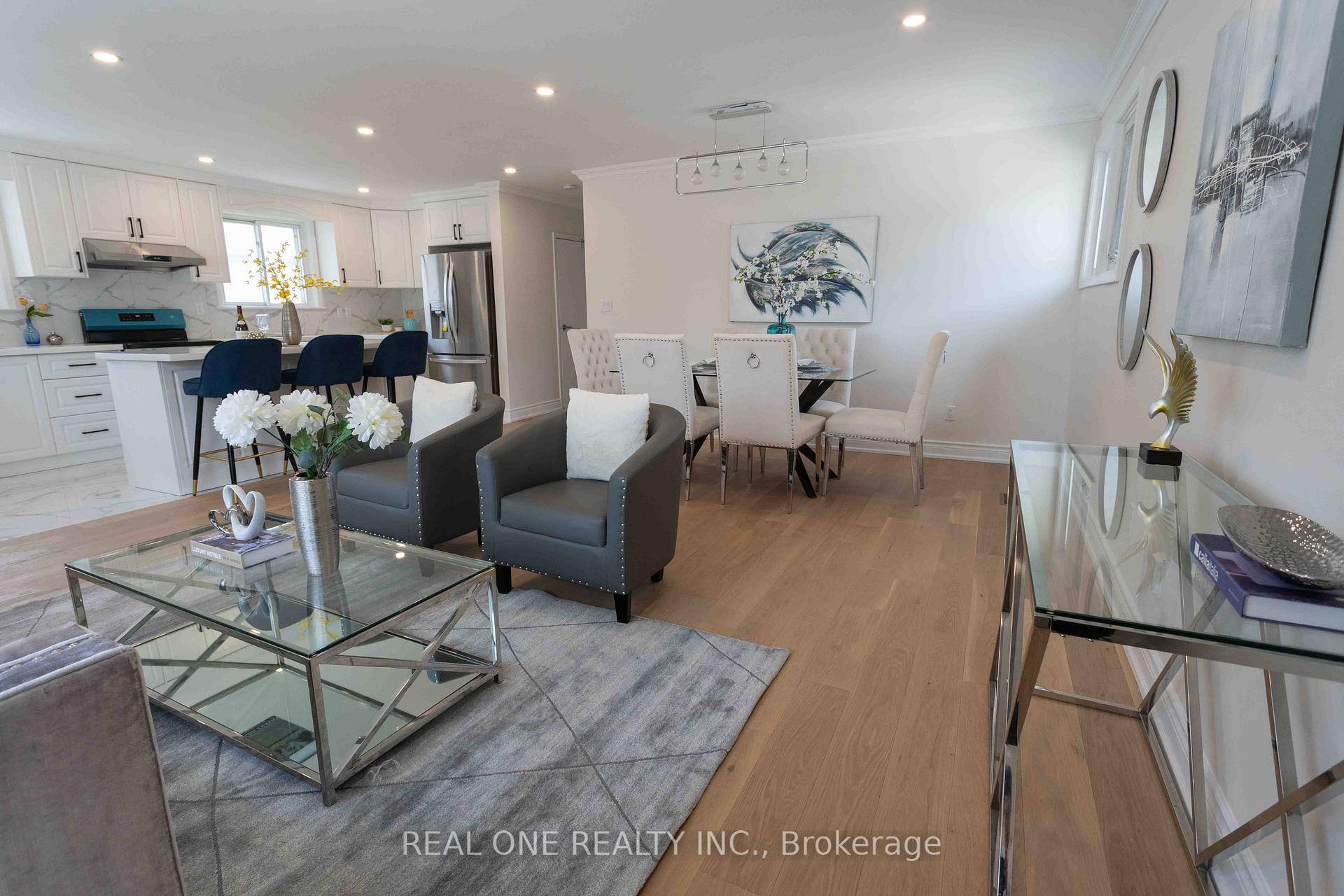 Photo 4 of 12 Wincrest Drive, Scarborough, Bendale — HOMEH