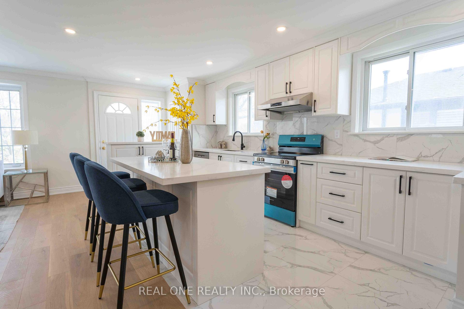 Photo 14 of 12 Wincrest Drive, Scarborough, Bendale — HOMEH