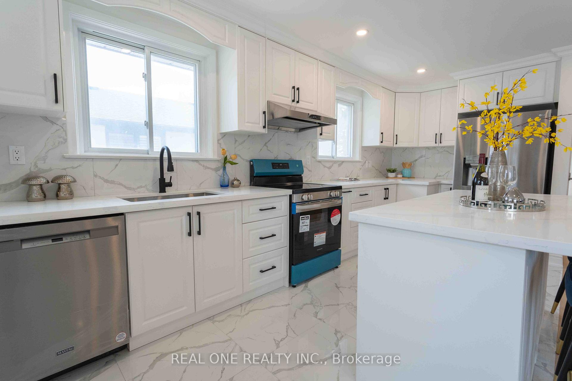 Photo 20 of 12 Wincrest Drive, Scarborough, Bendale — HOMEH