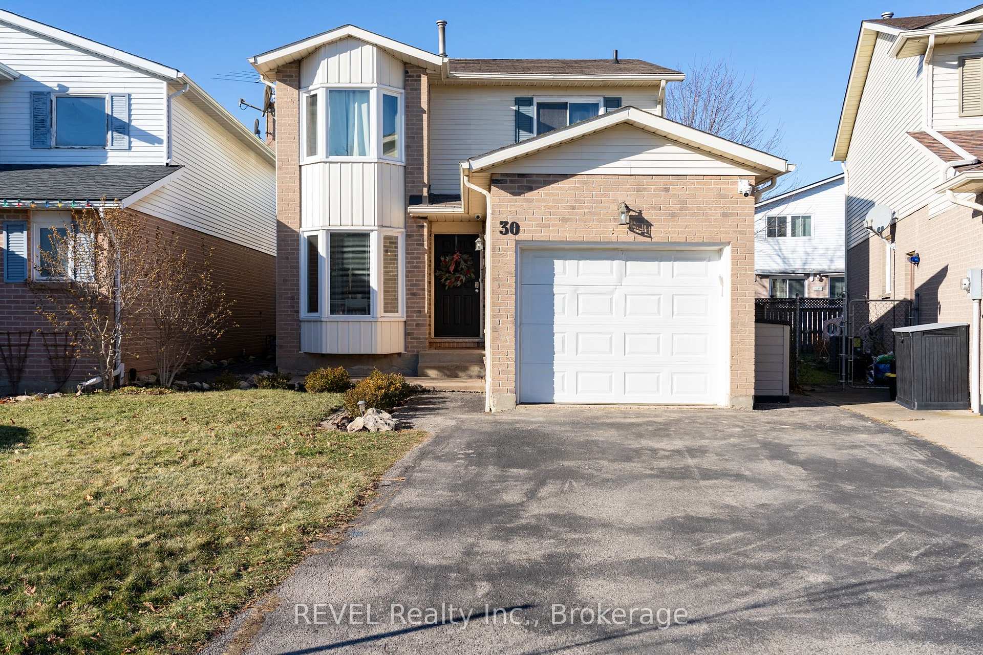 Photo 2 of 30 Naples Court, Thorold, Confederation Heights — HOMEH