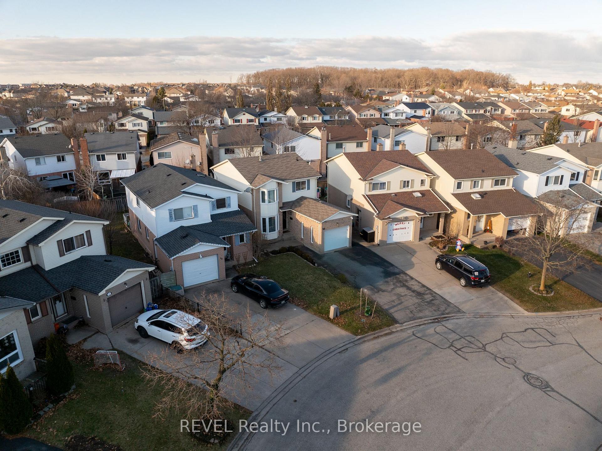 Photo 4 of 30 Naples Court, Thorold, Confederation Heights — HOMEH