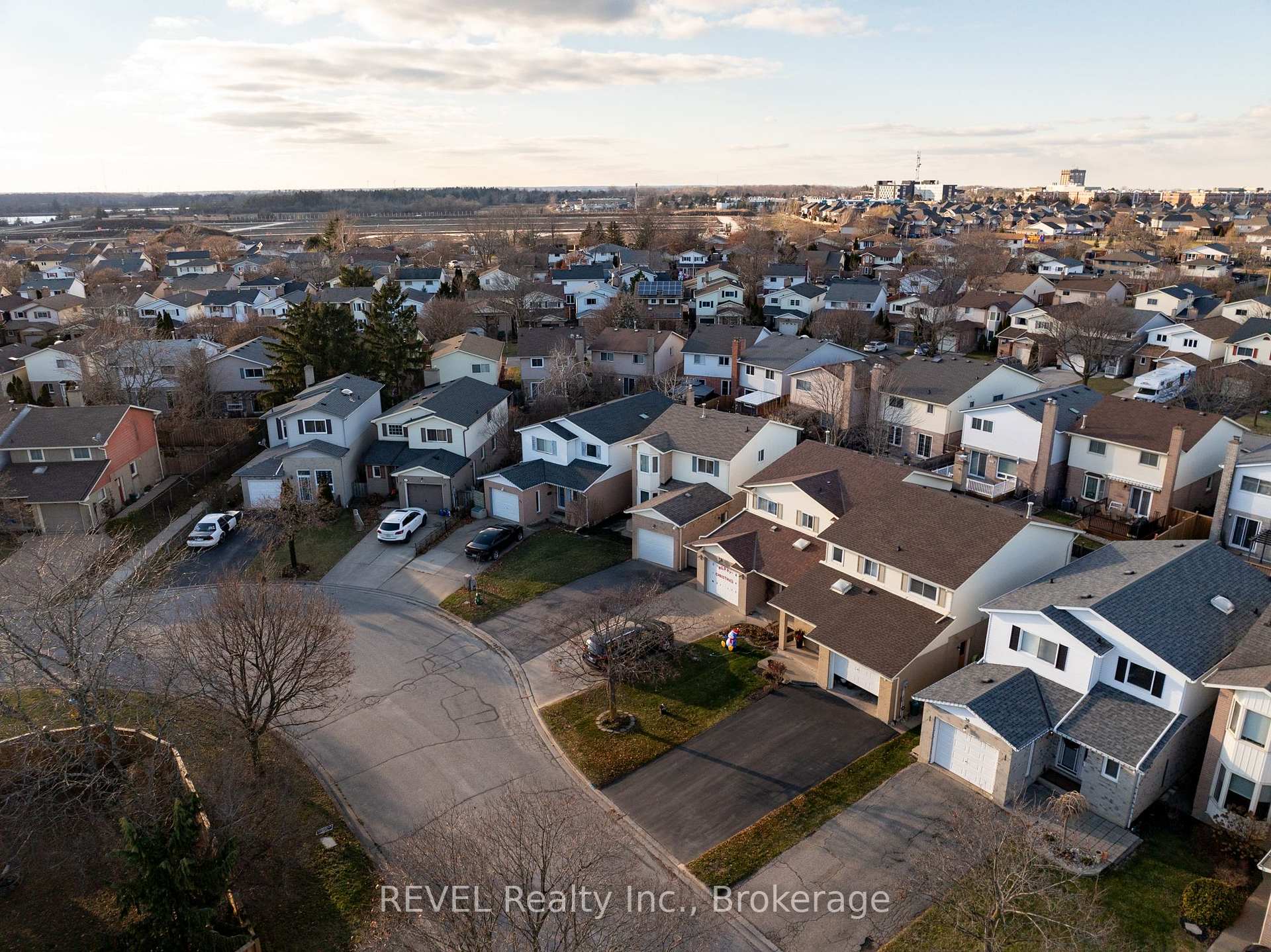 Photo 5 of 30 Naples Court, Thorold, Confederation Heights — HOMEH