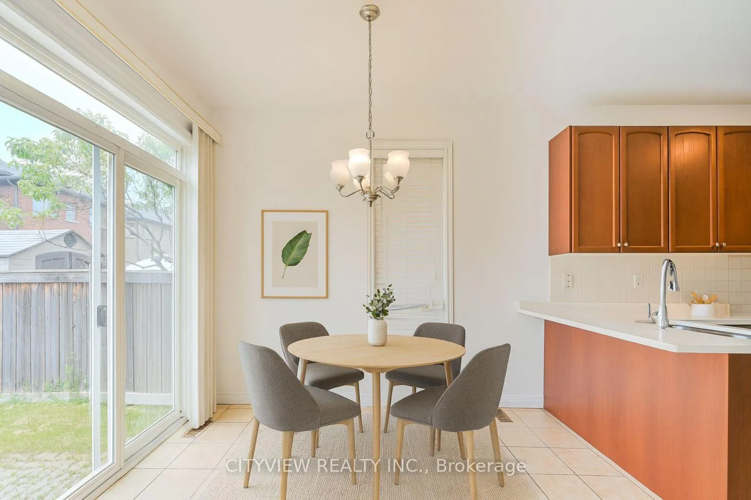 Photo 4 of 330 Giddings Crescent, Milton, Scott — HOMEH