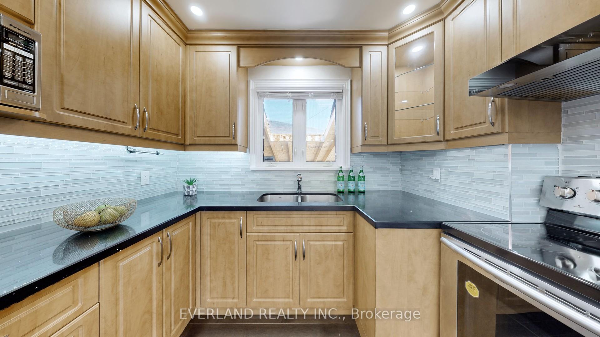 Photo 12 of 8 Hogan Drive, Scarborough, Woburn — HOMEH