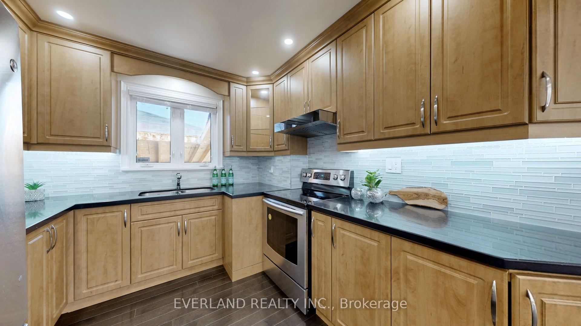 Photo 13 of 8 Hogan Drive, Scarborough, Woburn — HOMEH
