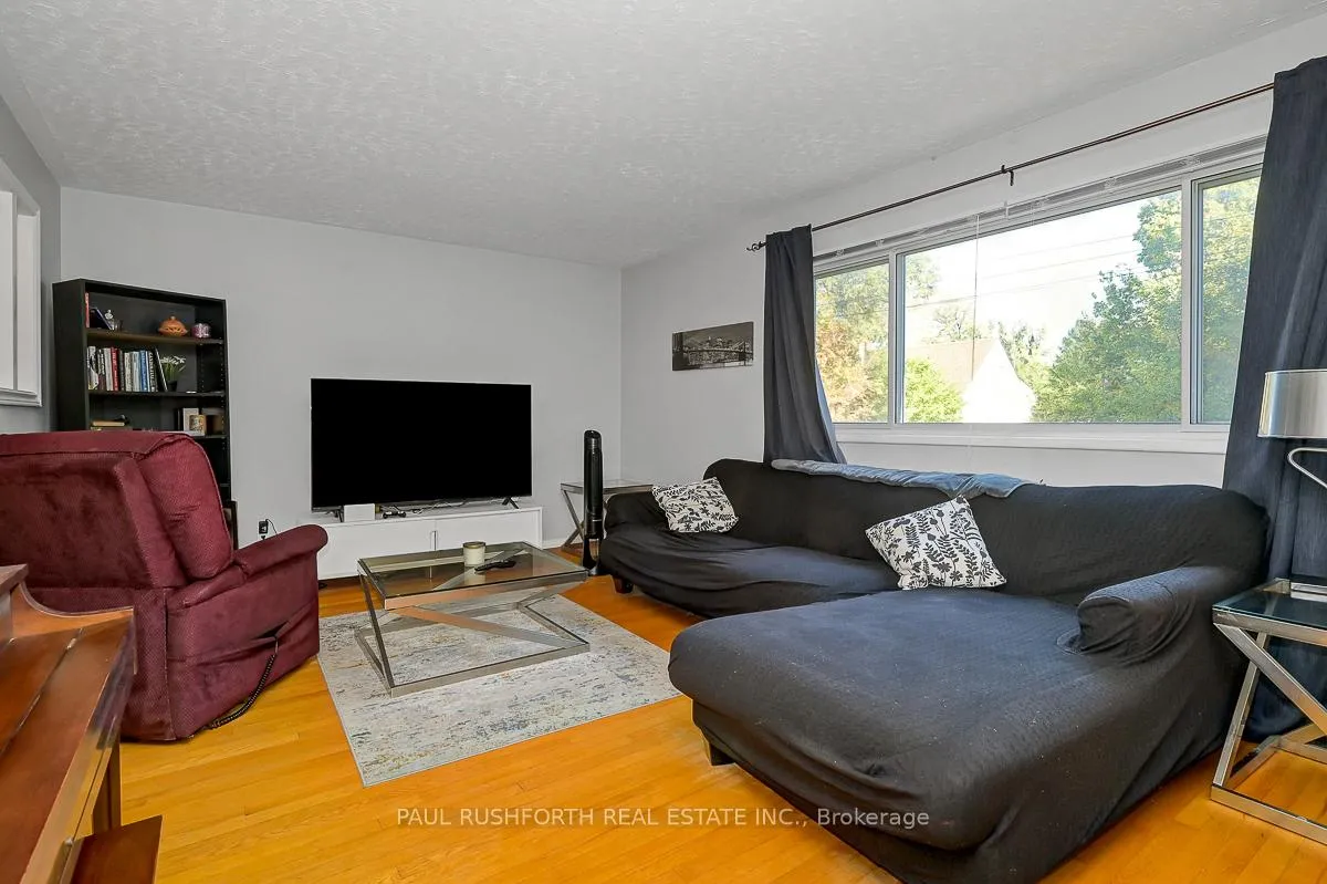 Photo 3 of 922 Pinewood Crescent, Ottawa, Queensway Terrace North — HOMEH