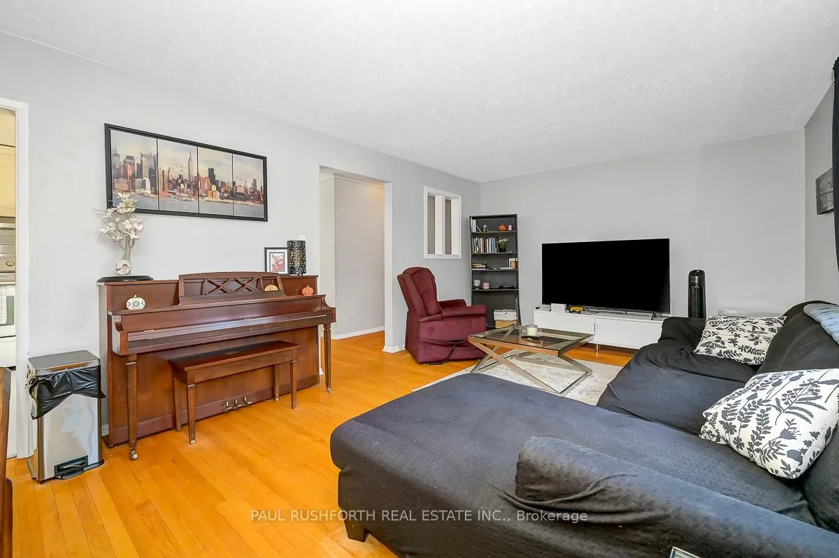 Photo 4 of 922 Pinewood Crescent, Ottawa, Queensway Terrace North — HOMEH