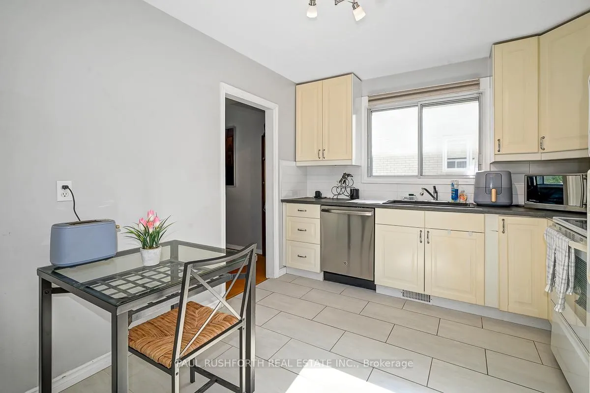 Photo 7 of 922 Pinewood Crescent, Ottawa, Queensway Terrace North — HOMEH