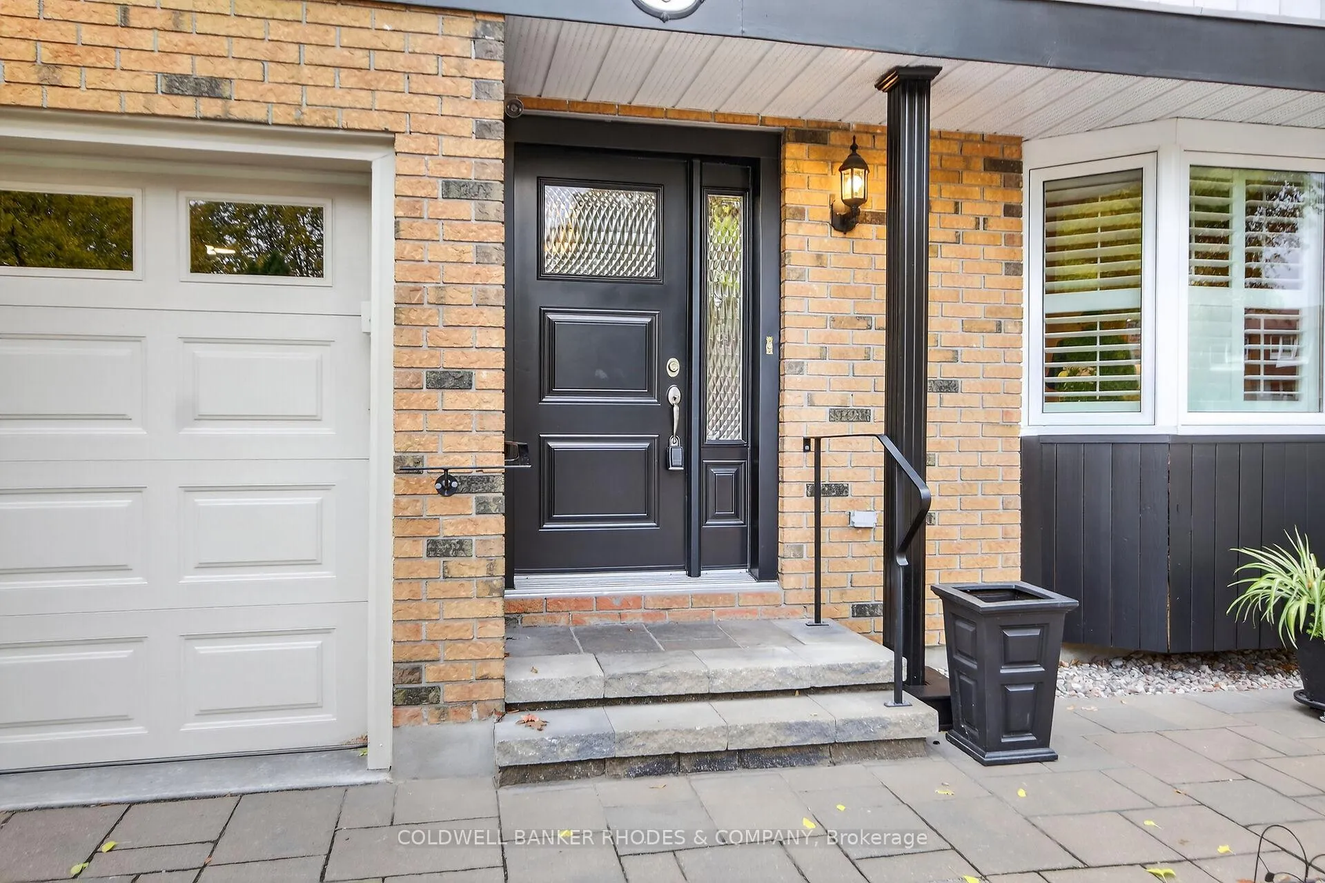 Photo 2 of 8 Confederation Private, Ottawa, Mooneys Bay/Riverside Park — HOMEH