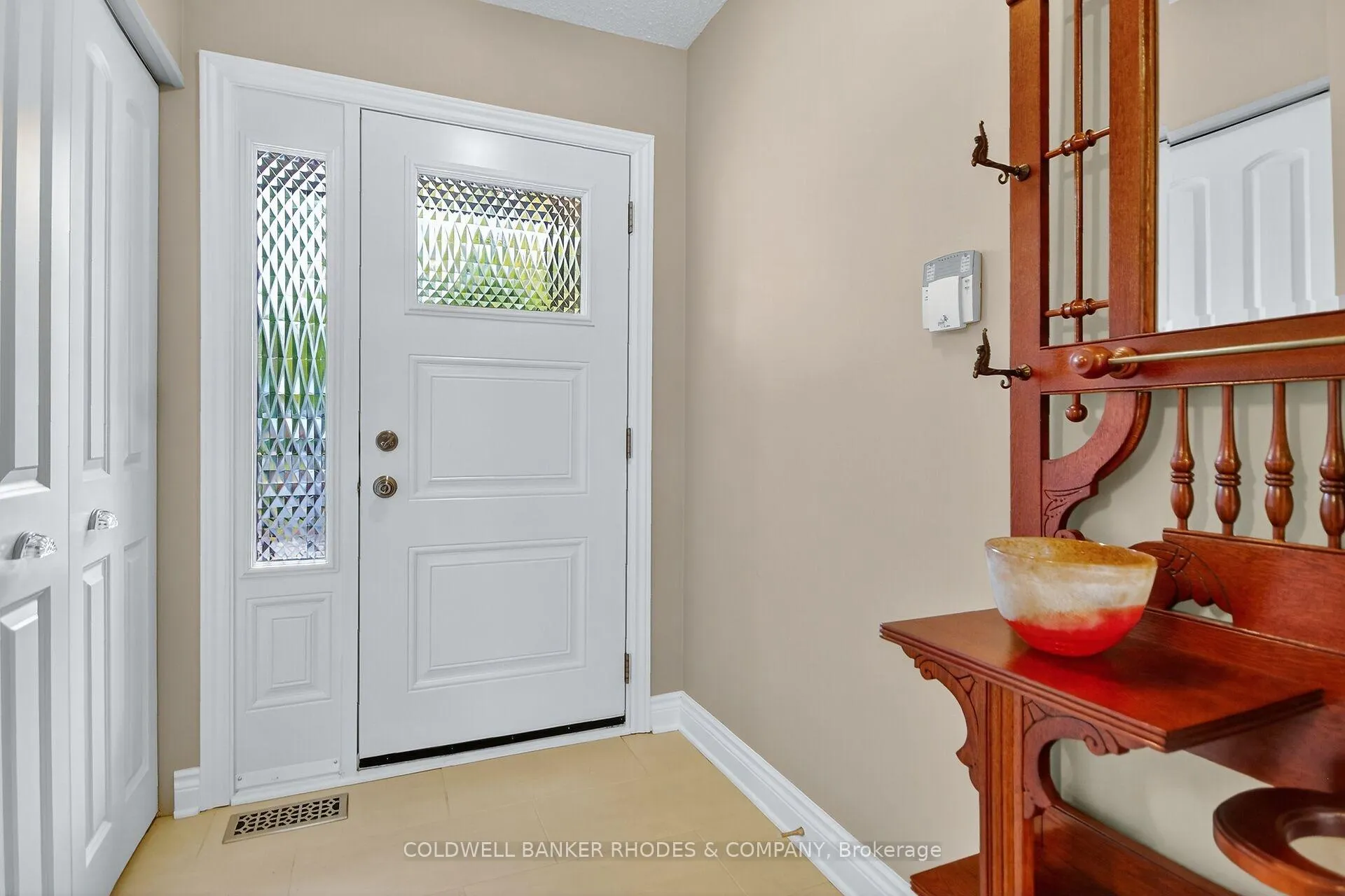 Photo 3 of 8 Confederation Private, Ottawa, Mooneys Bay/Riverside Park — HOMEH