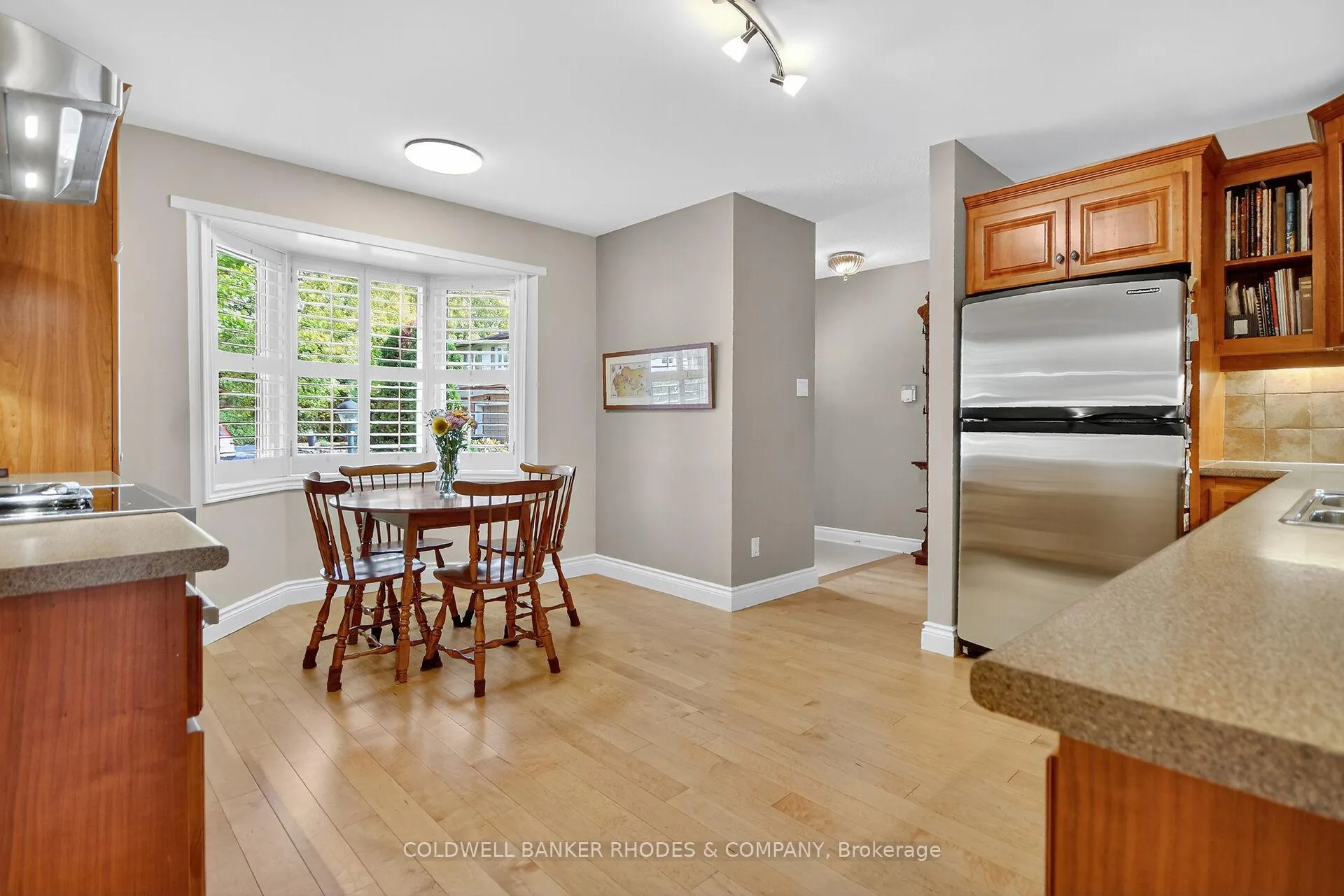 Photo 10 of 8 Confederation Private, Ottawa, Mooneys Bay/Riverside Park — HOMEH