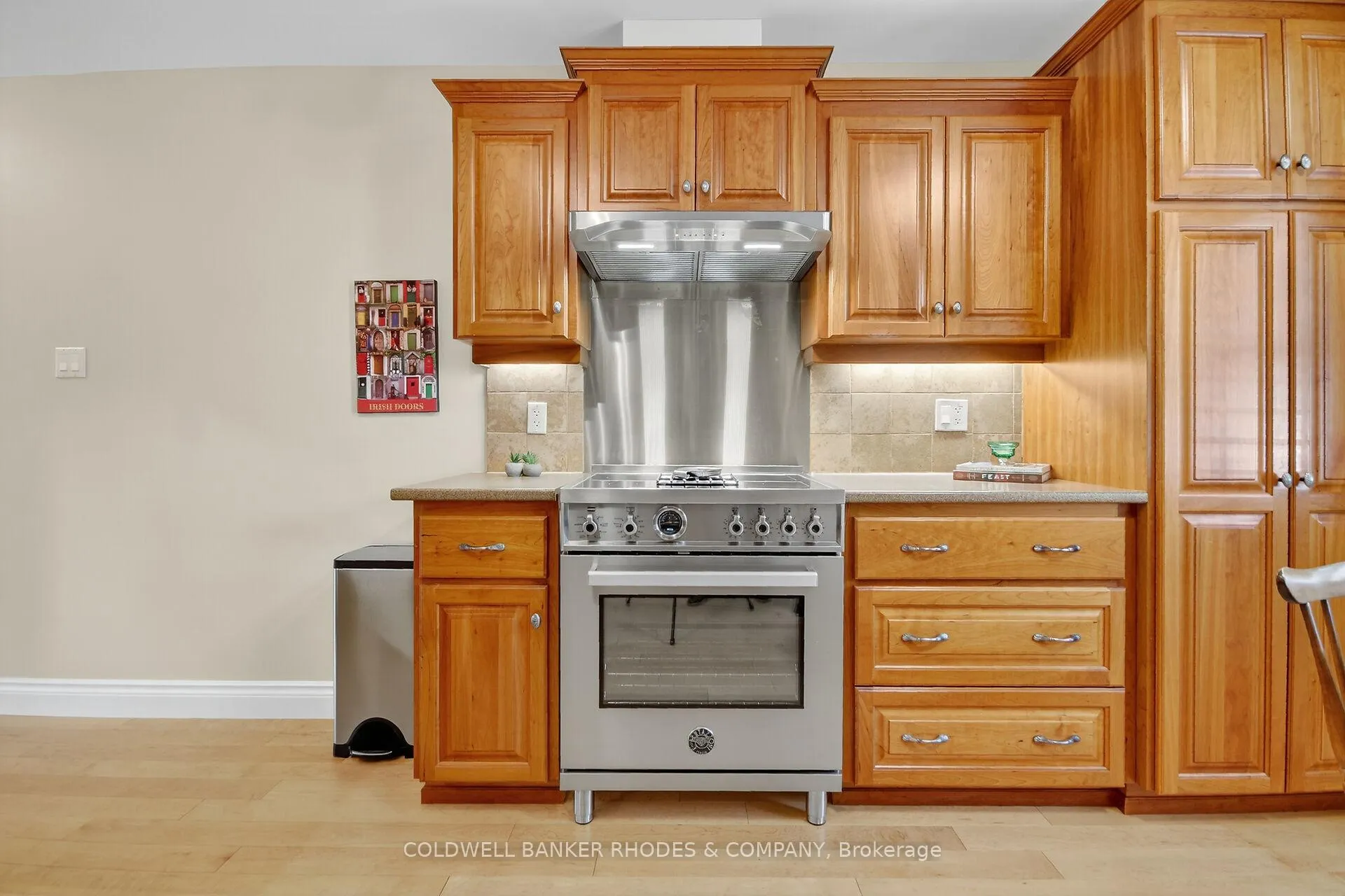 Photo 14 of 8 Confederation Private, Ottawa, Mooneys Bay/Riverside Park — HOMEH
