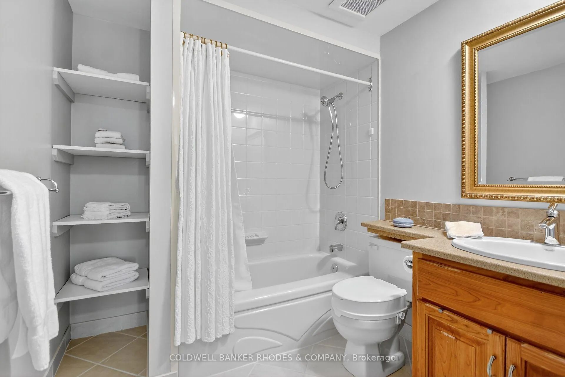 Photo 22 of 8 Confederation Private, Ottawa, Mooneys Bay/Riverside Park — HOMEH