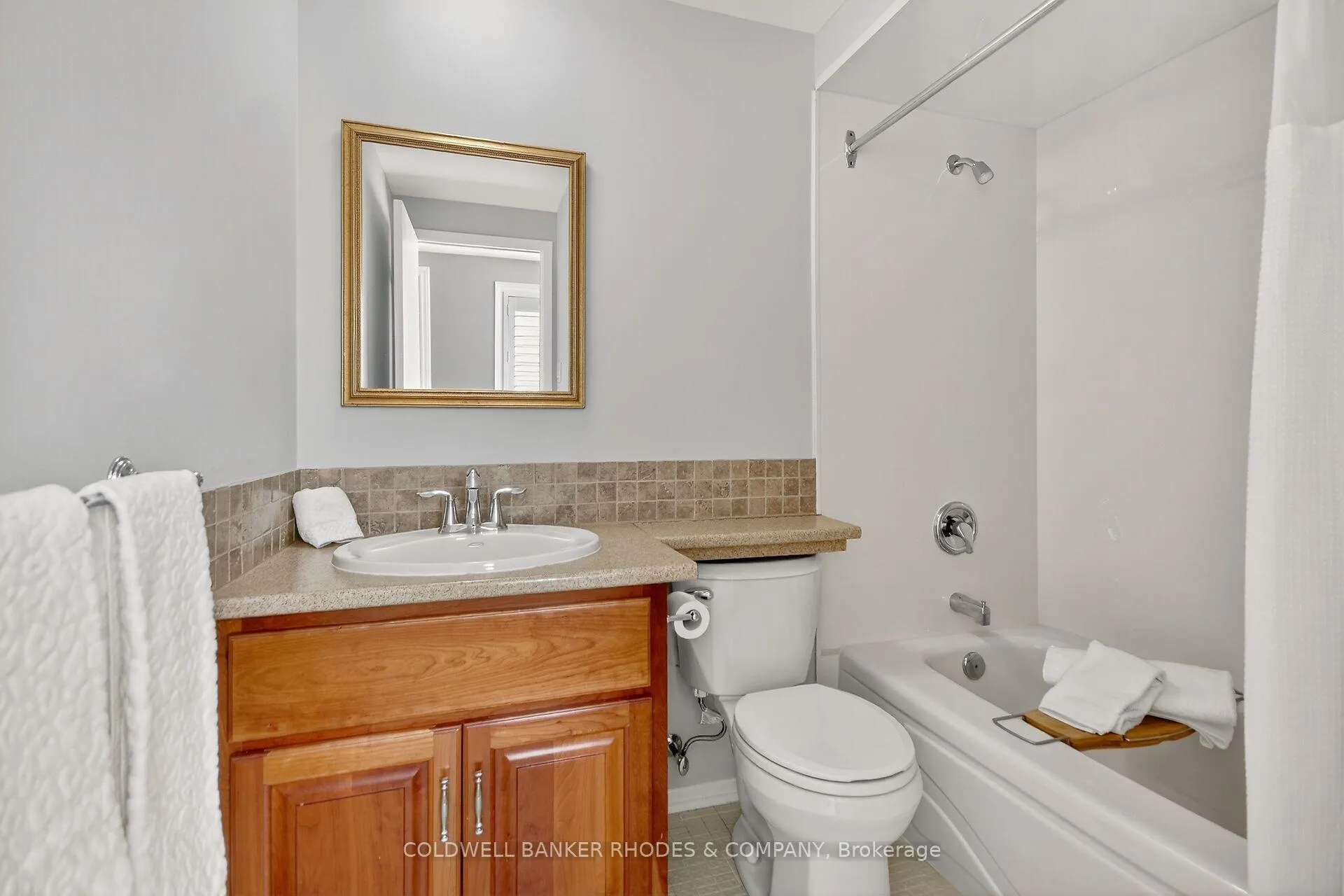 Photo 26 of 8 Confederation Private, Ottawa, Mooneys Bay/Riverside Park — HOMEH