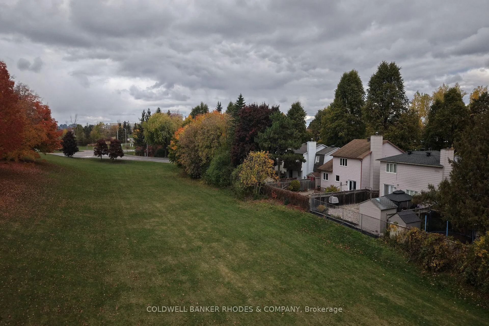 Photo 42 of 8 Confederation Private, Ottawa, Mooneys Bay/Riverside Park — HOMEH