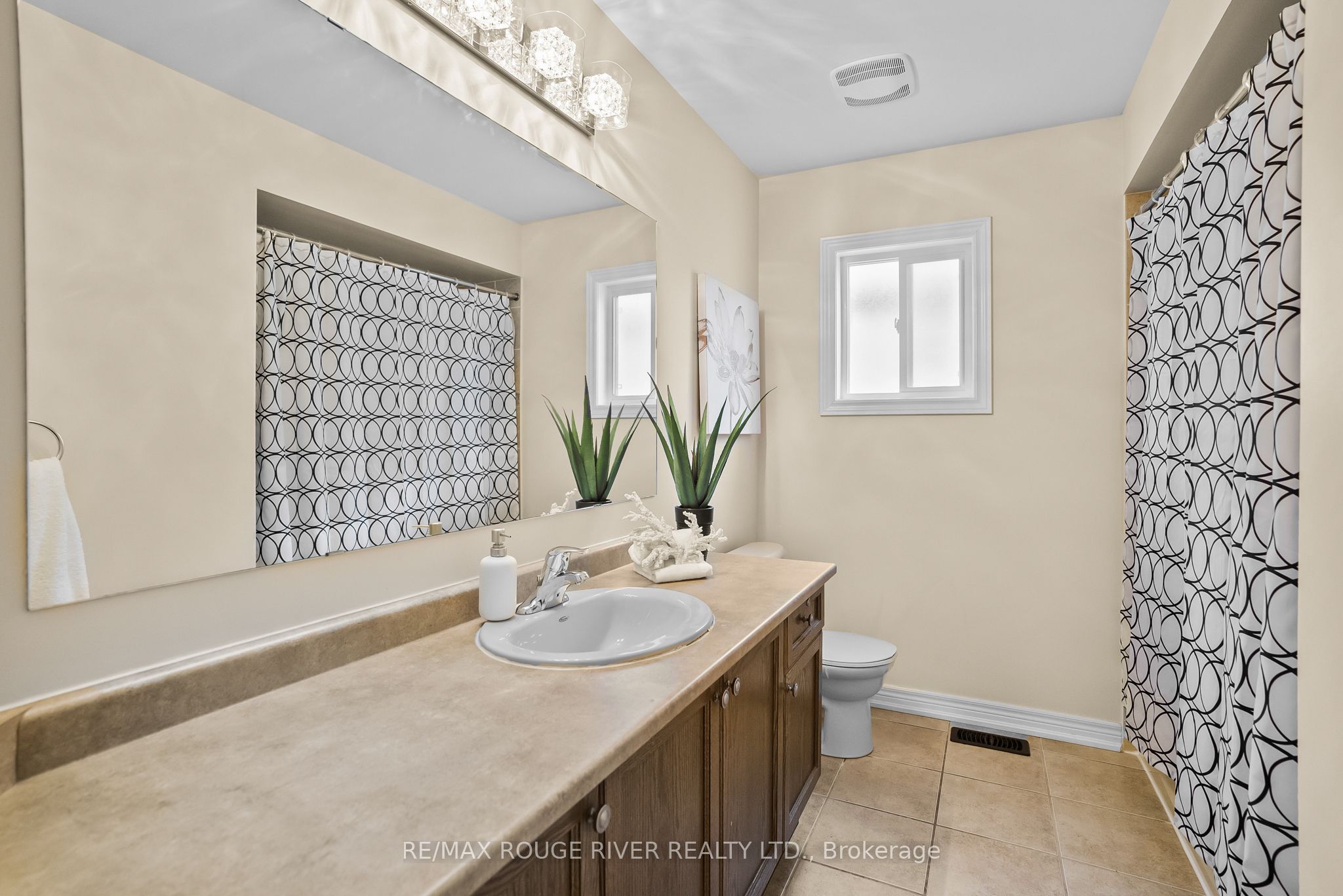 Photo 63 of 58 Albert Street, Clarington, Bowmanville — HOMEH