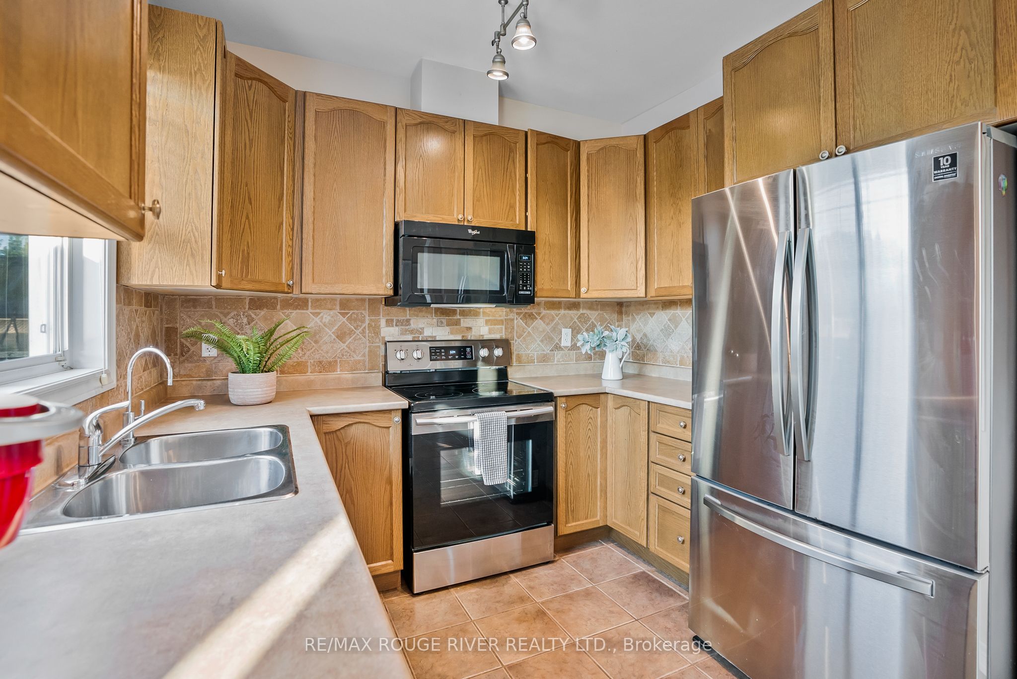 Photo 50 of 58 Albert Street, Clarington, Bowmanville — HOMEH